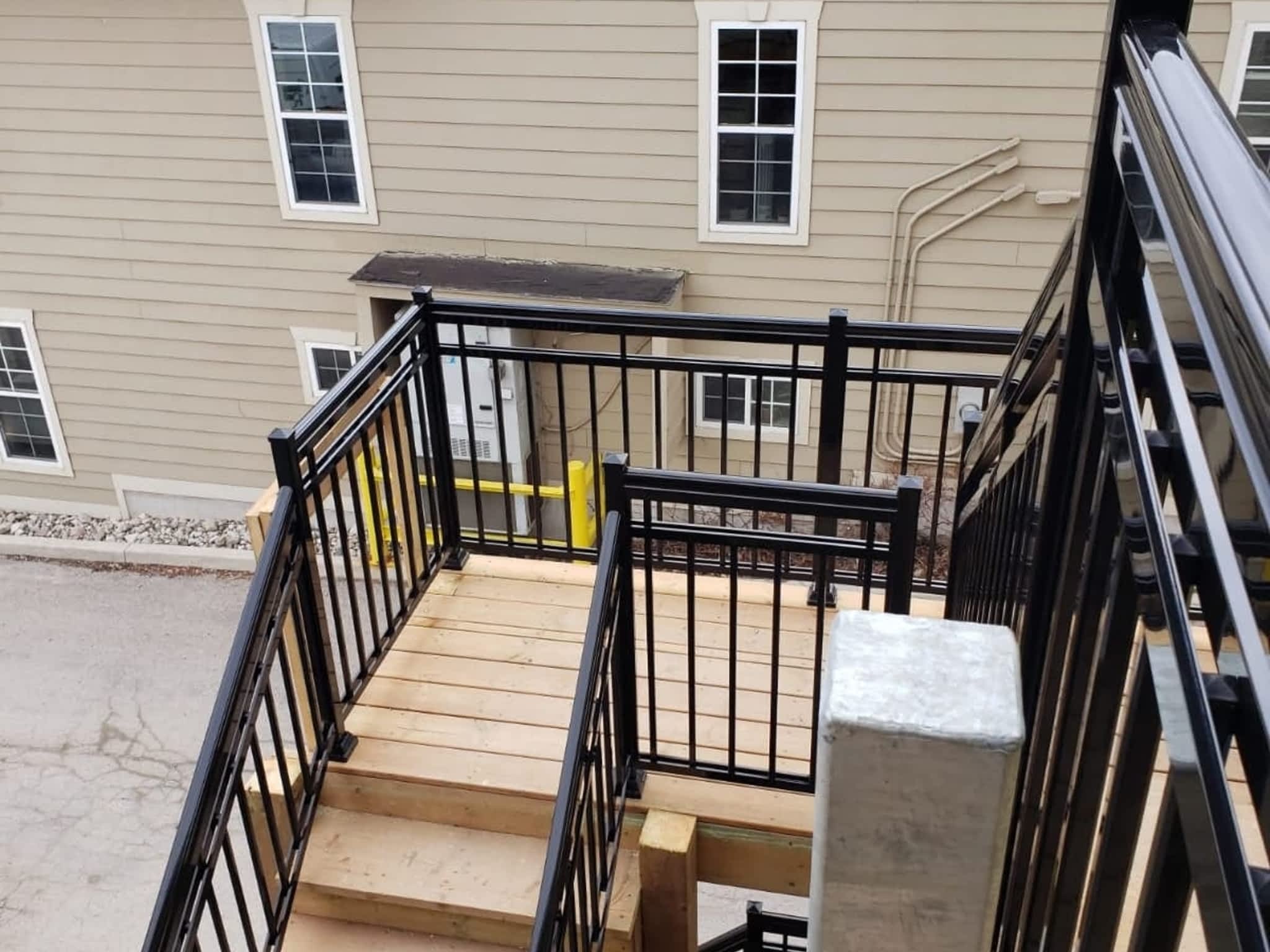 photo TG Aluminum Railings Inc