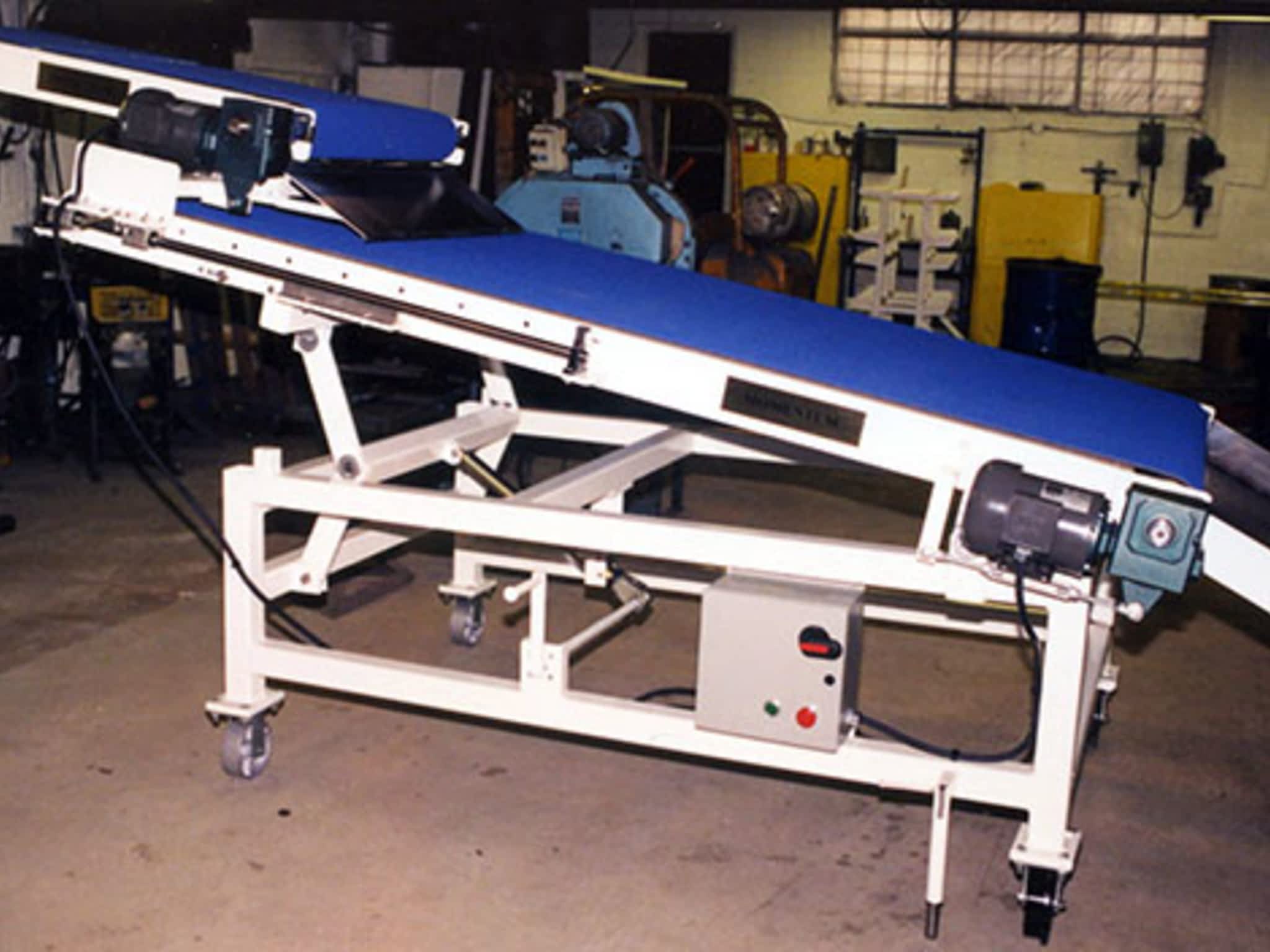 photo Momentum Conveyors