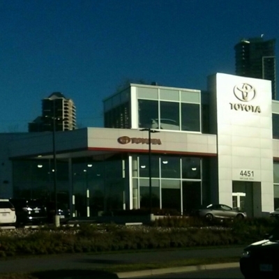 Destination Toyota Burnaby - Concessionnaires d'autos neuves