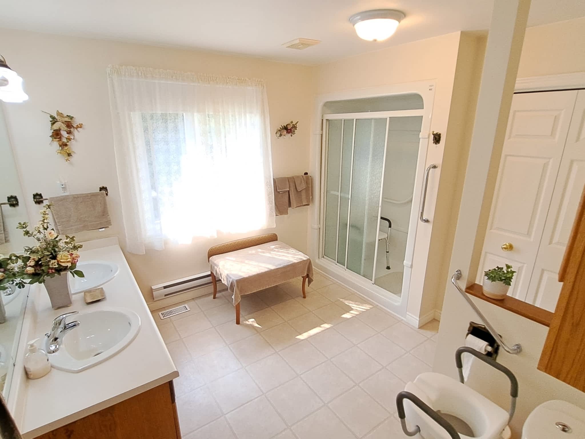 photo Niagara Retirement and Boarding