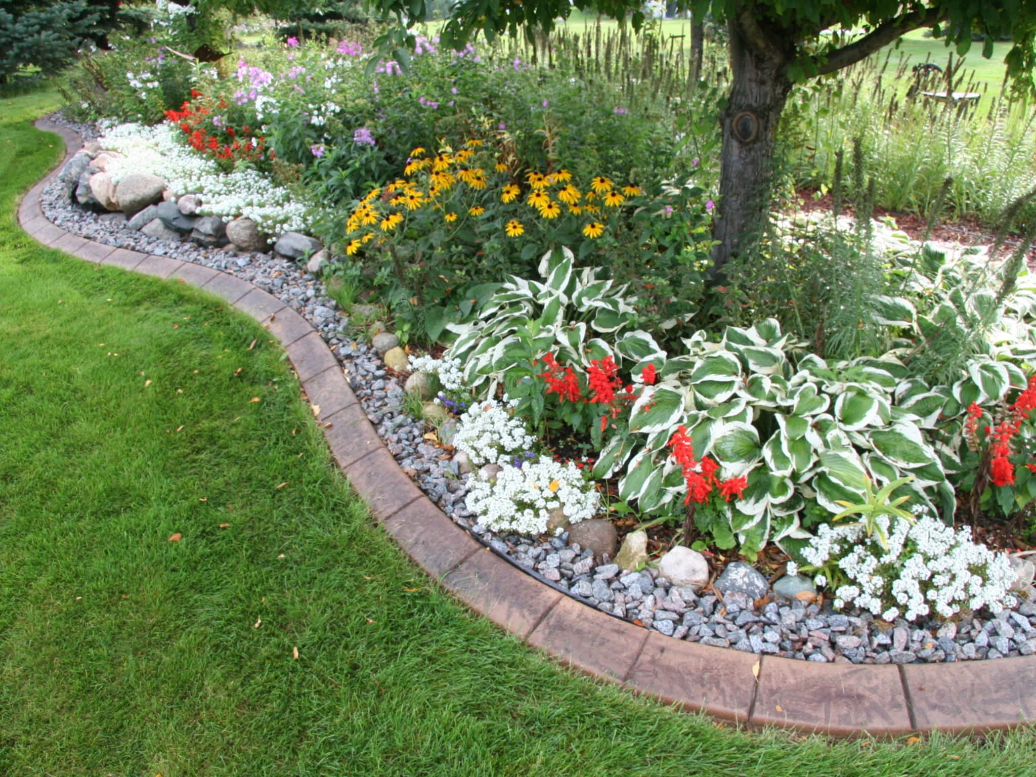 photo Curb Appeal Artistic Edging