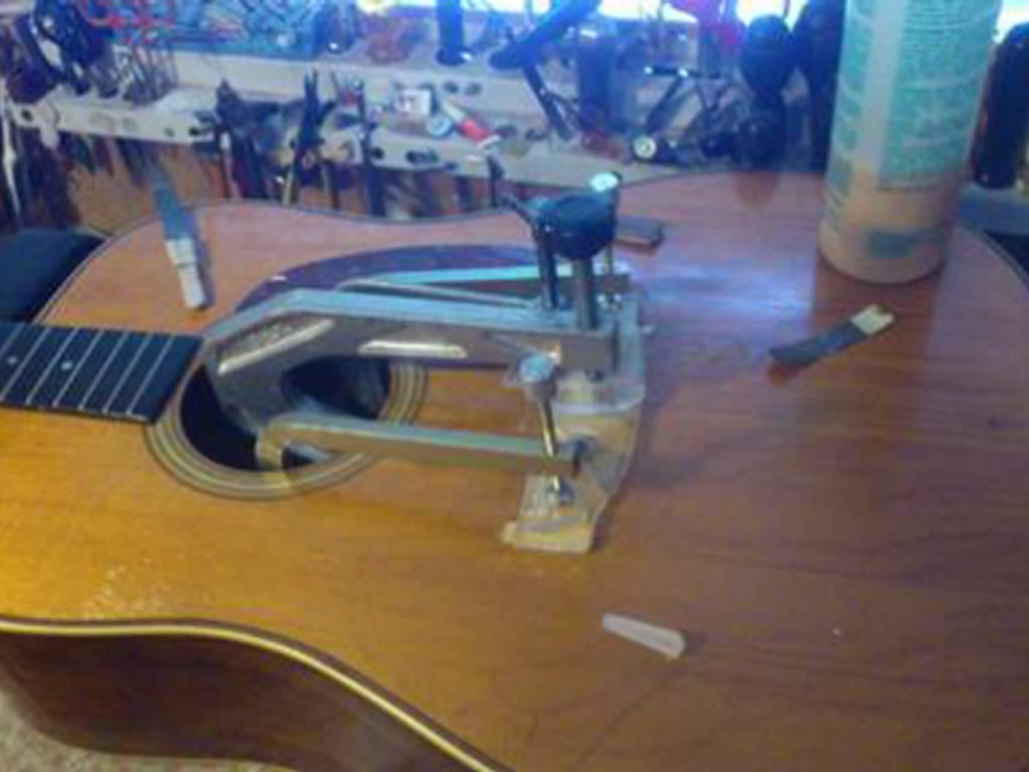 photo Farrell Guitar Repair