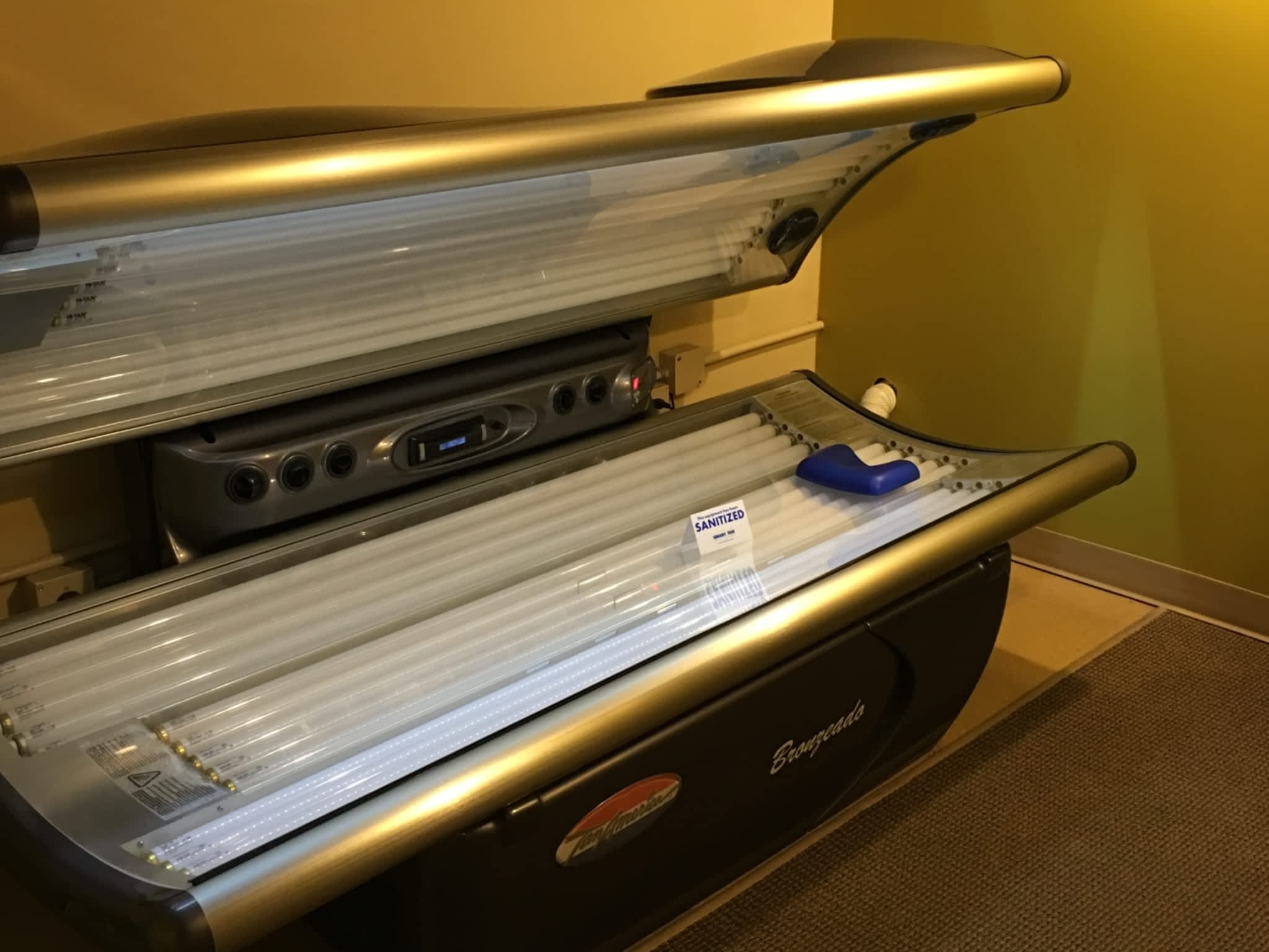 photo IslandGlow Tanning Studio