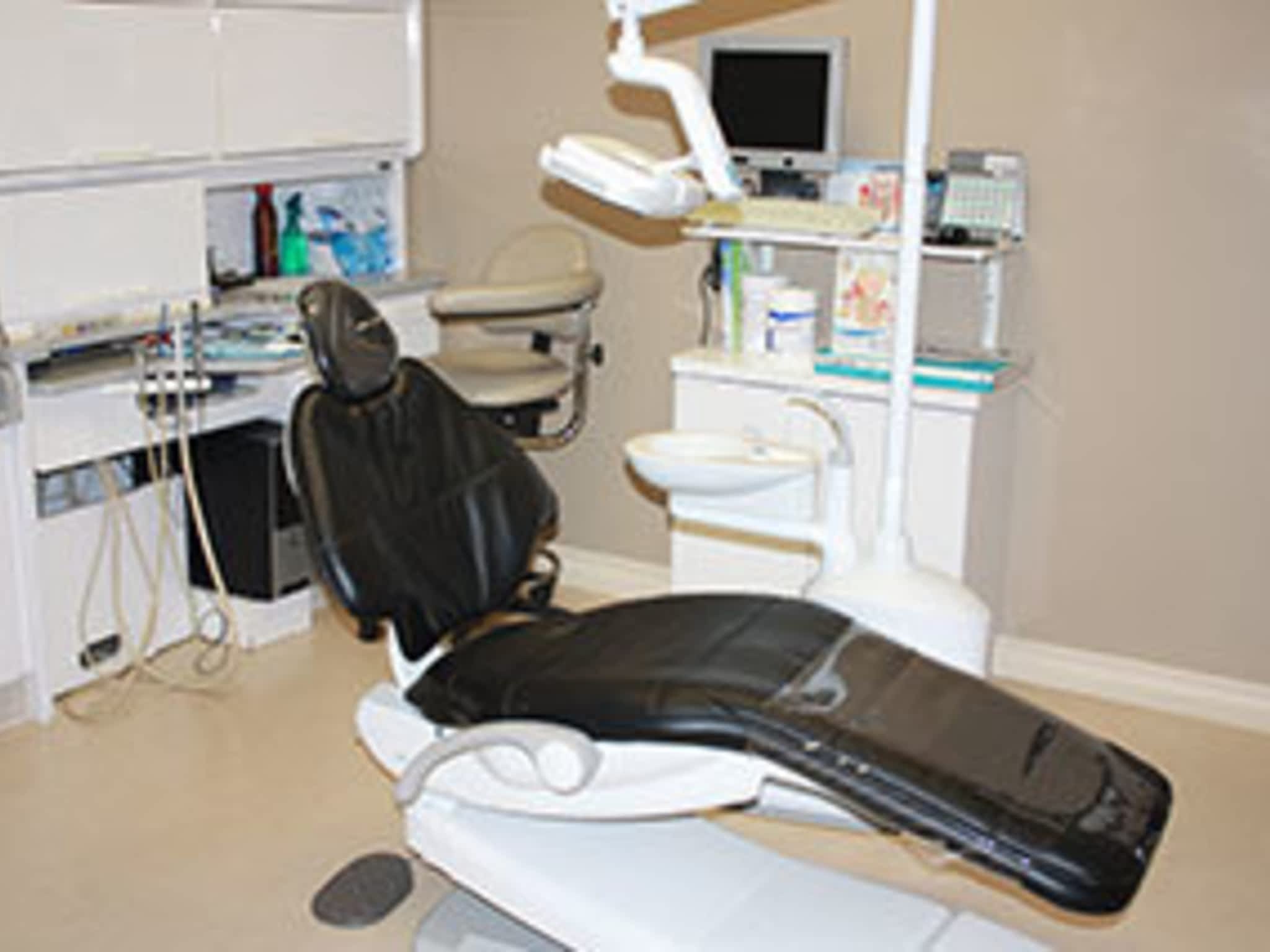 photo Devon Plaza Dental - Dr Gary Mannarino