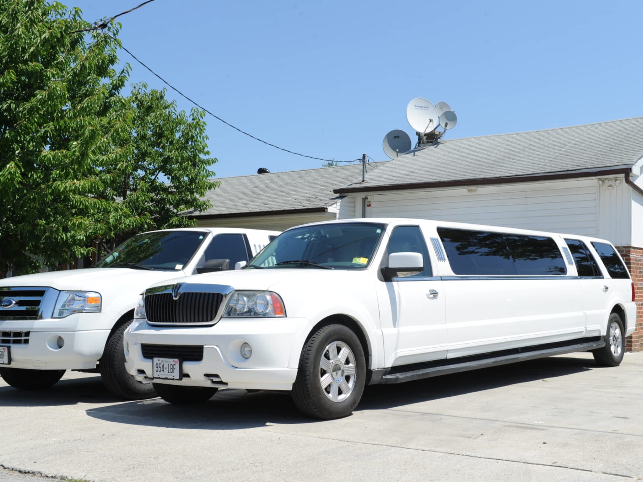 photo Barrie Newmarket Limousine