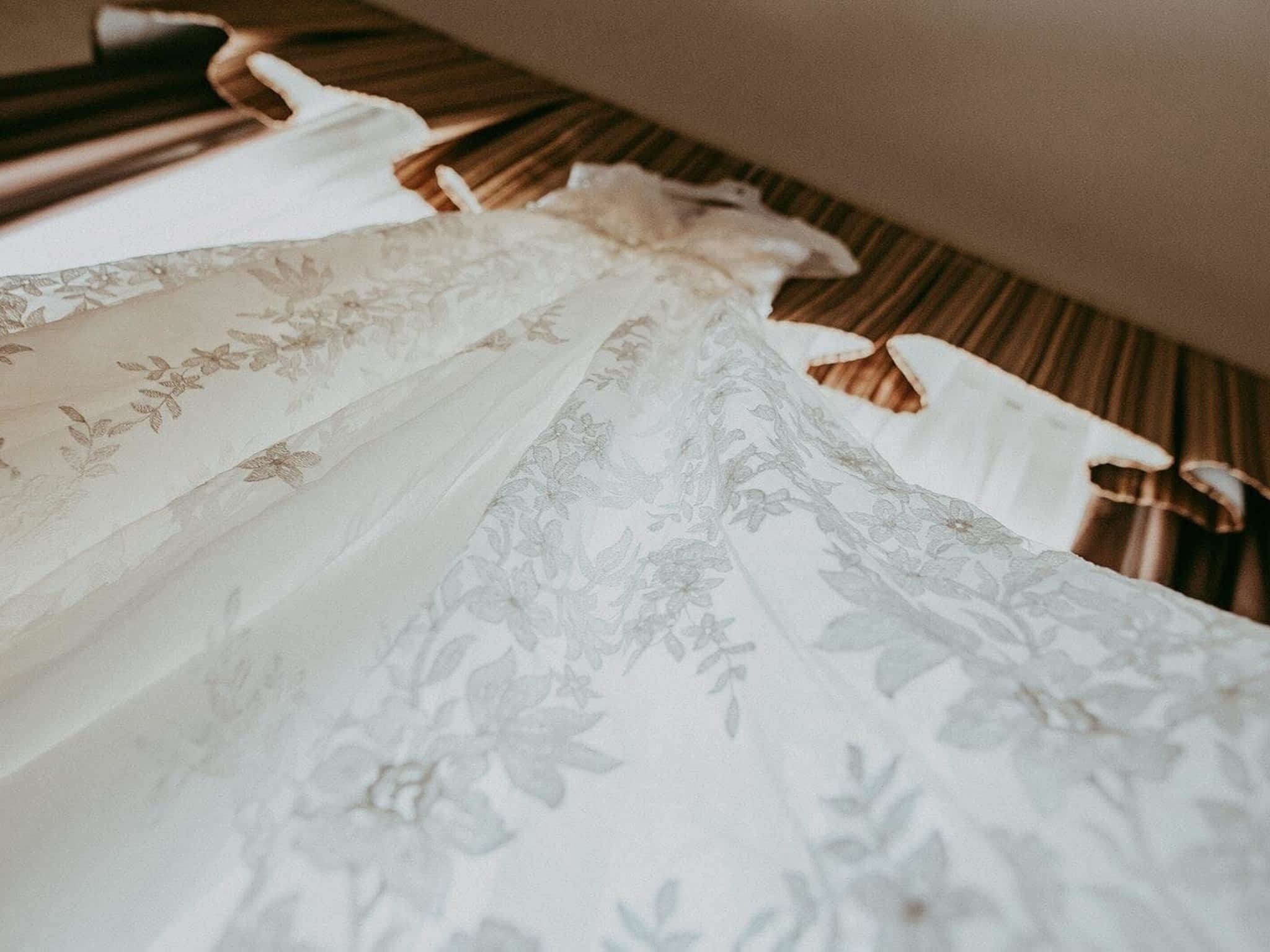 photo Mari's Bridal Alteration and Sewing