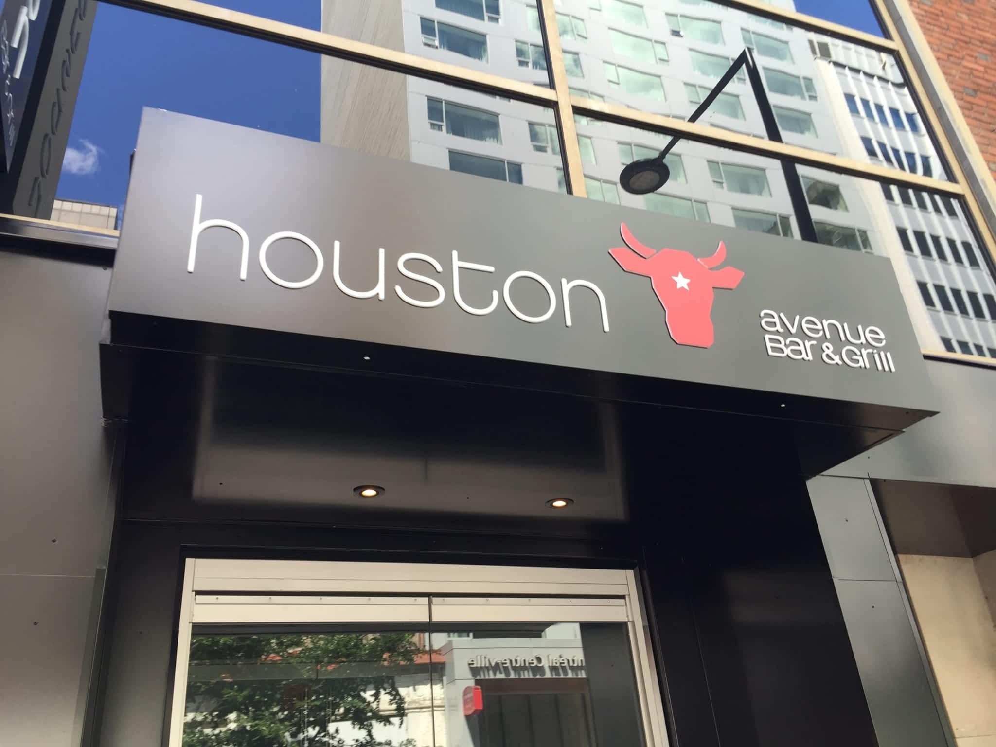 Houston Avenue Bar & Grill Montréal, QC 101001 rue du Square