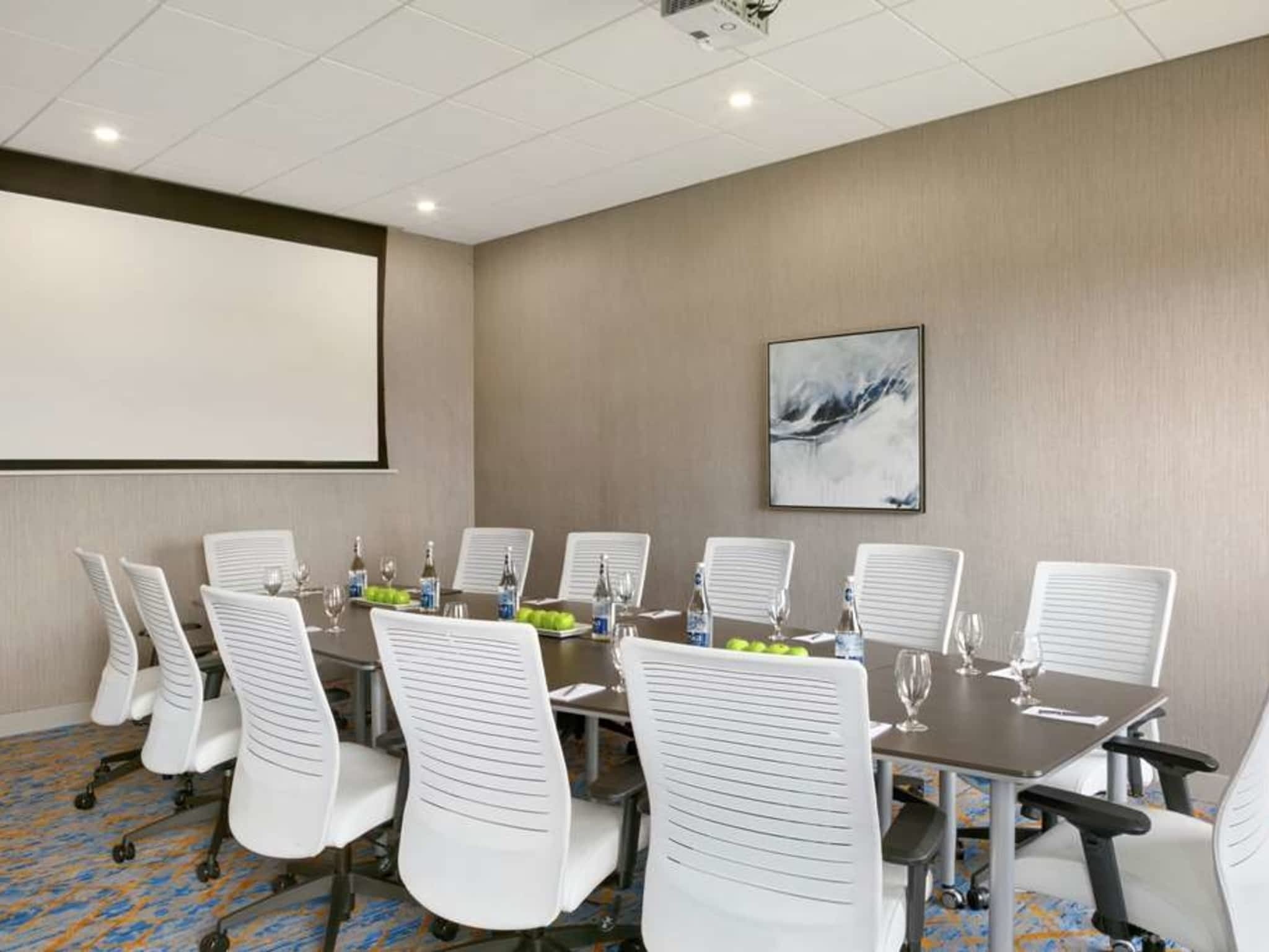 photo Embassy Suites by Hilton Montreal Airport