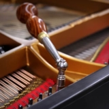 Benjamin Zabek - Piano Tuner - Accord et pièces de pianos