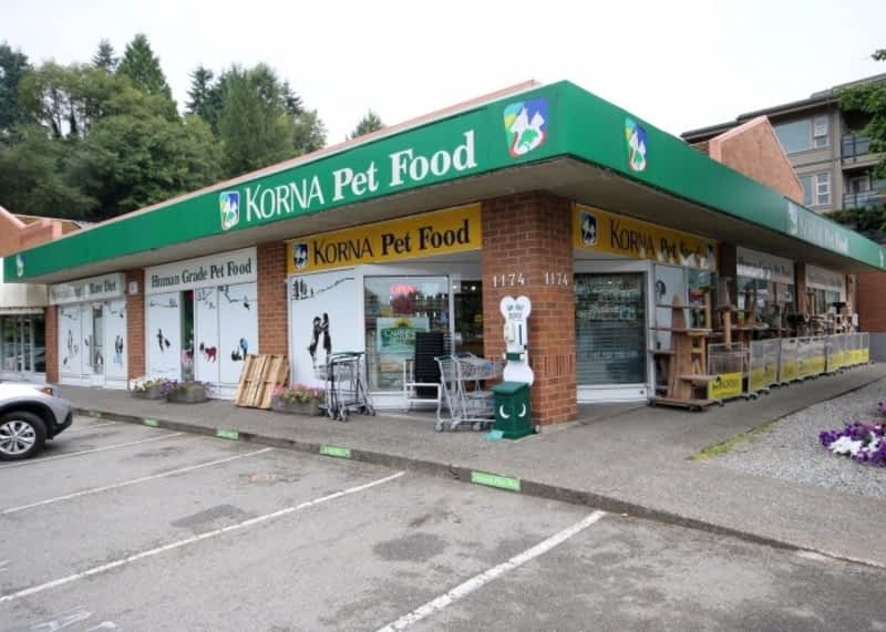 Natural pet outlet food stores