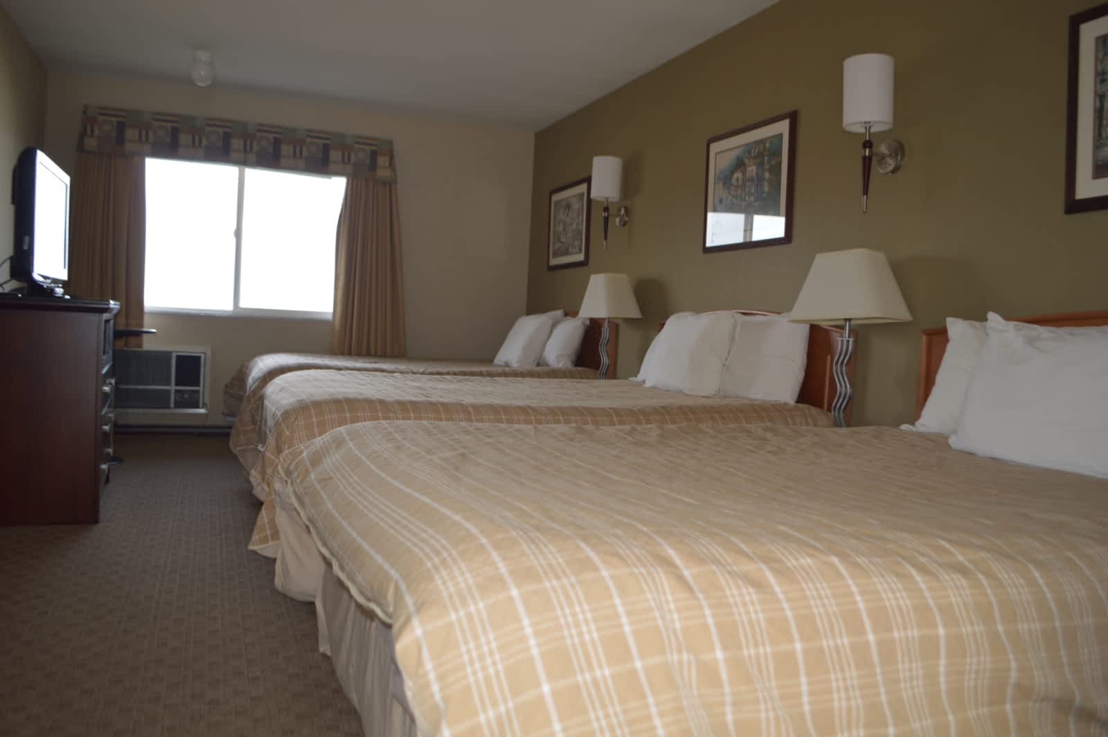 Canadas Best Value Inn Suites Opening Hours 1200 - 