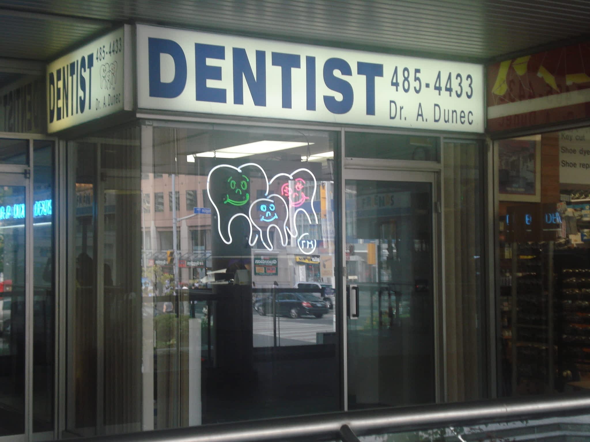photo A Dunec Dr Yonge and Davisville Dental Centre