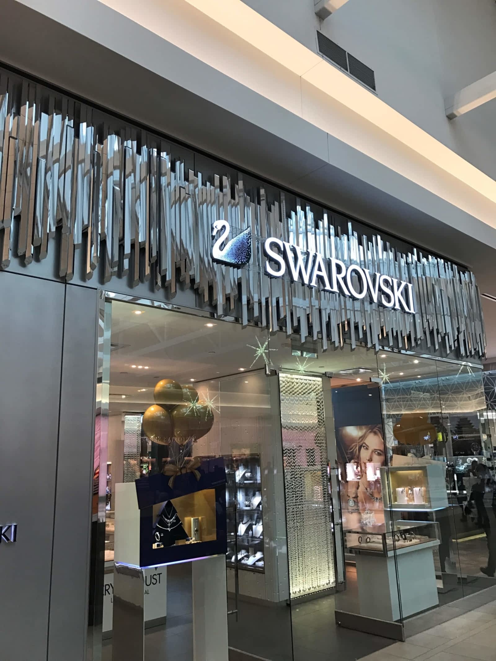 Swarovski 3035 boul le Carrefour, Laval, QC