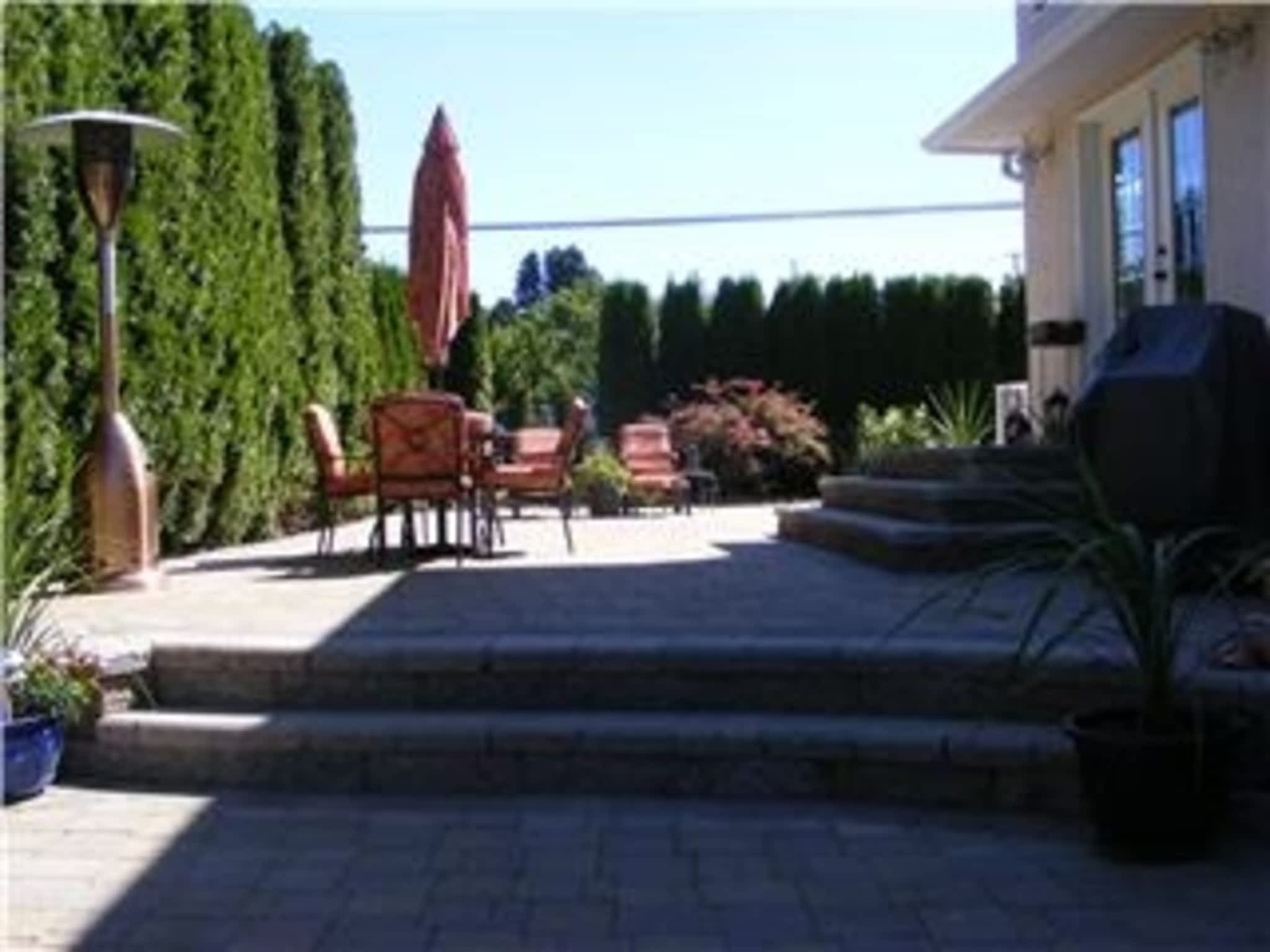 photo Grade-A Construction