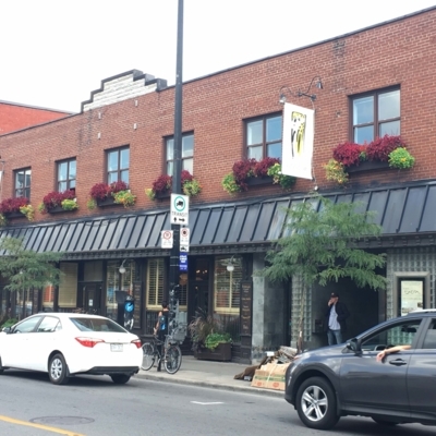 Au Petit Extra Restaurant - French Restaurants
