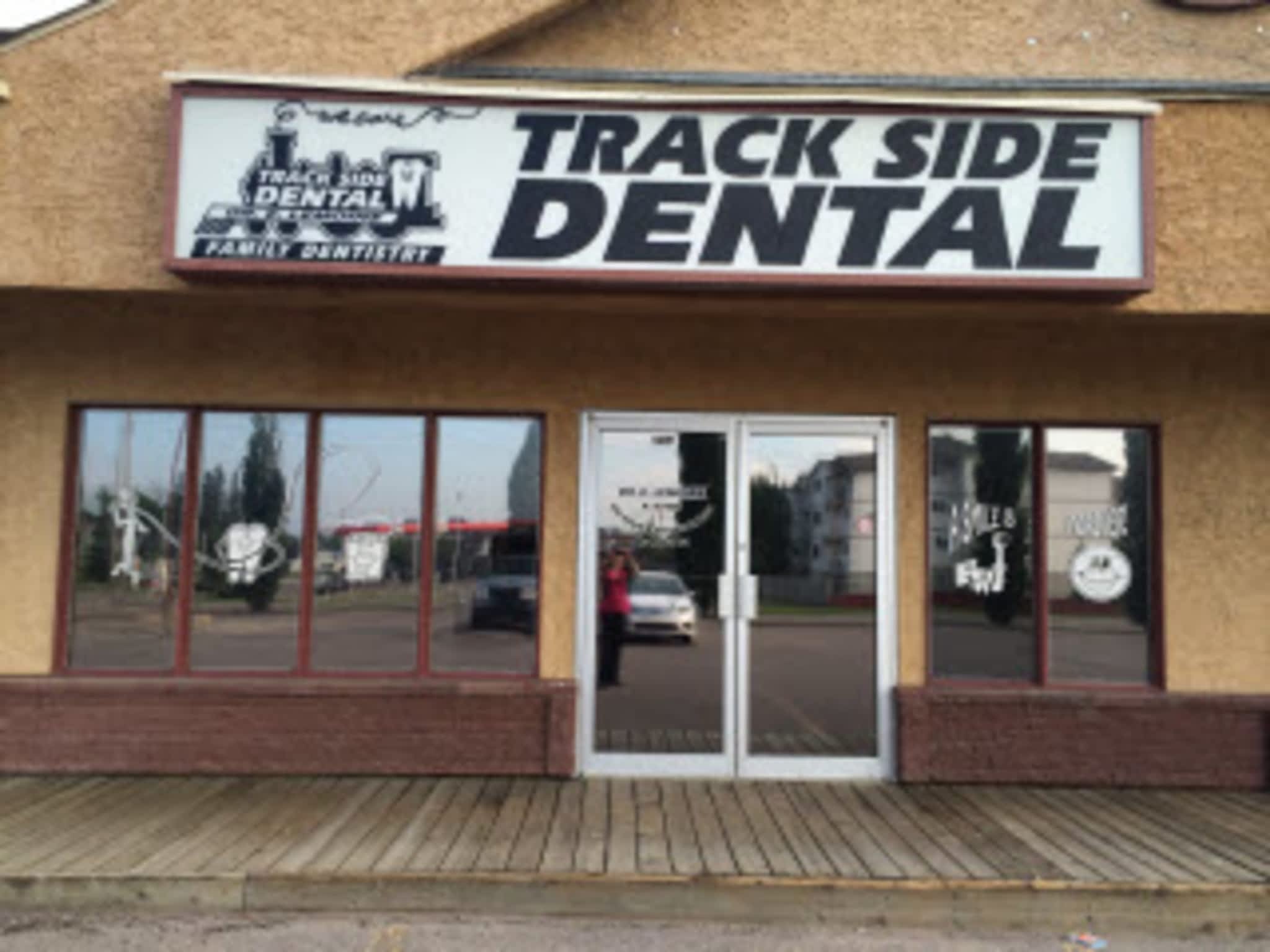 photo Trackside Dental