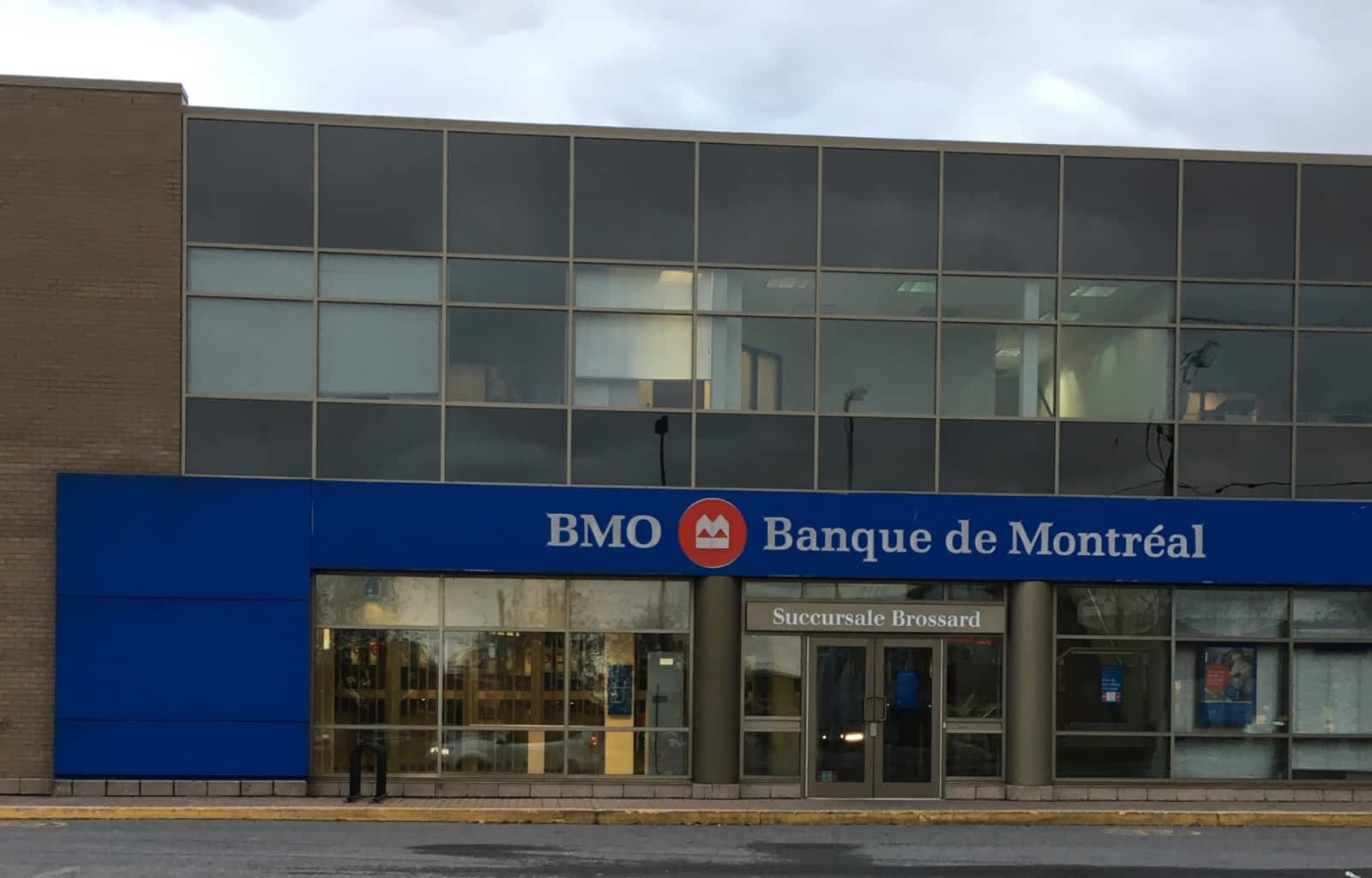 bmo opening hours brossard