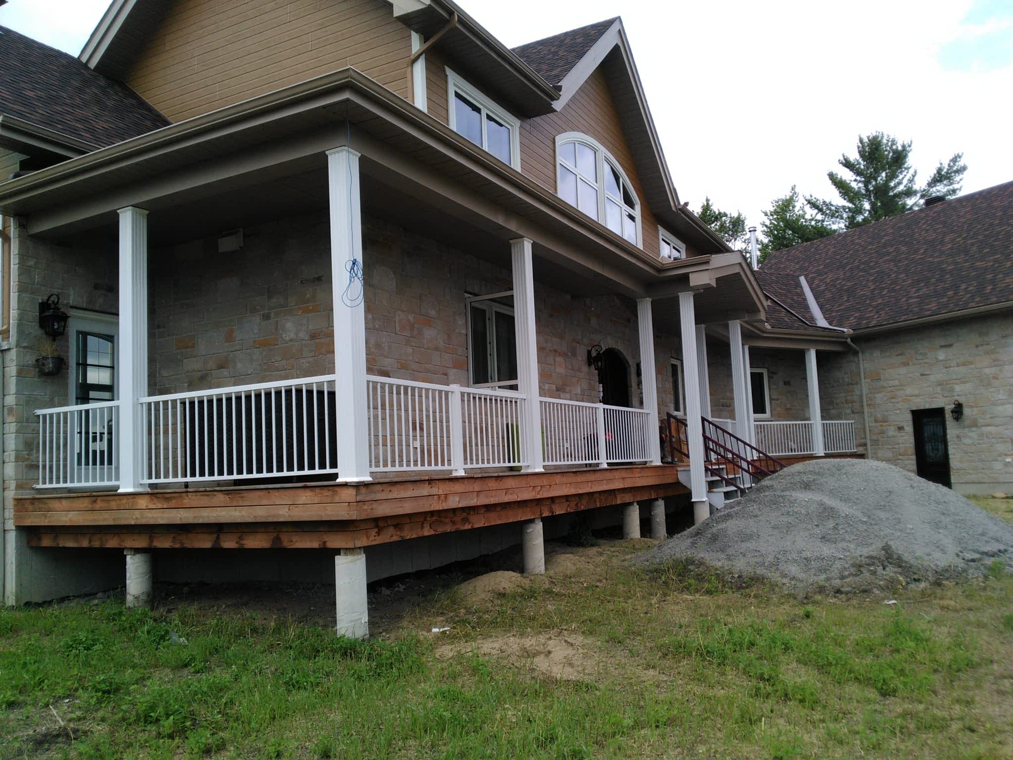 photo Ottawa Valley Aluminium Railing & Decks Co