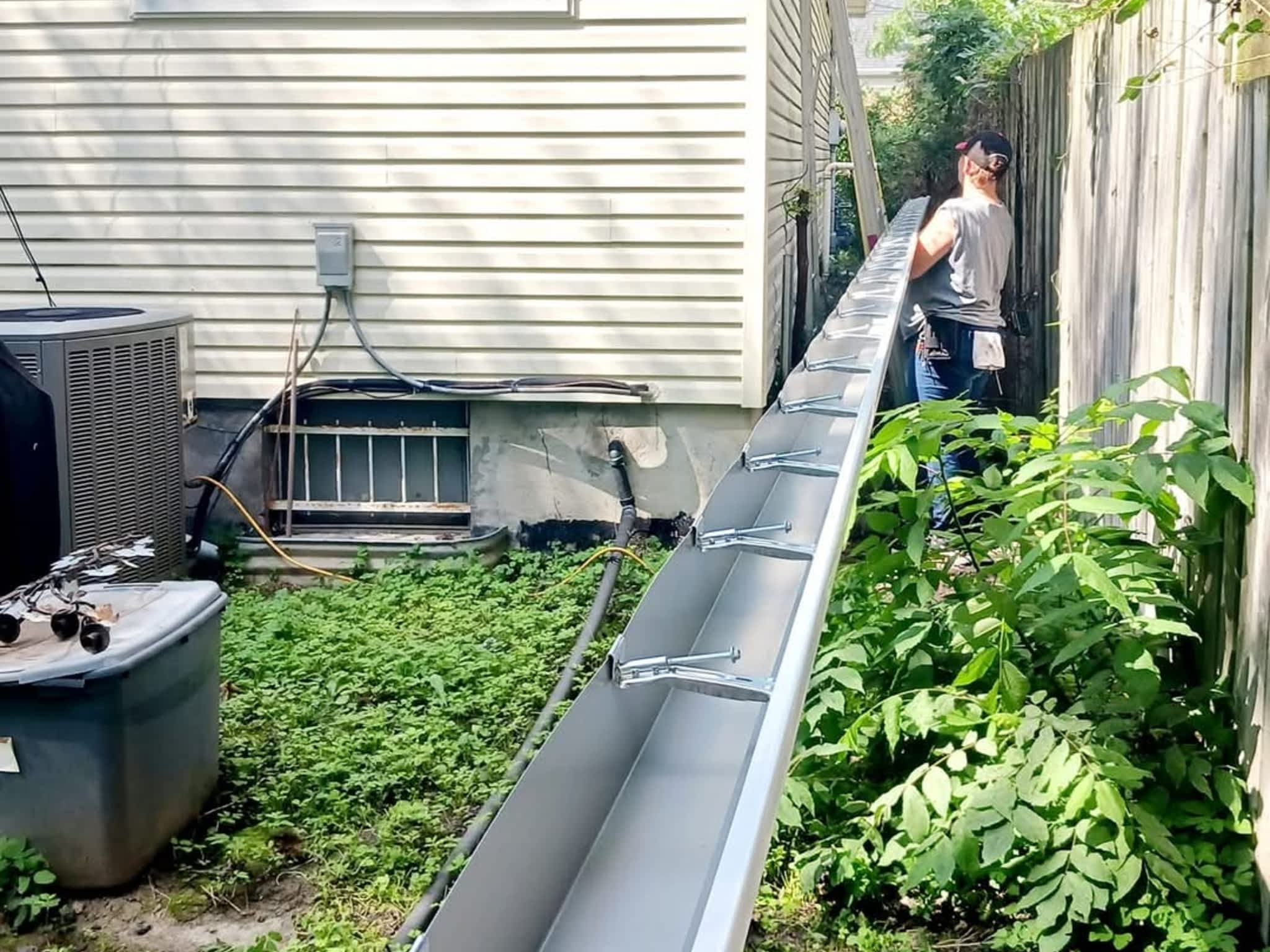 photo B.W's Eavestrough Services