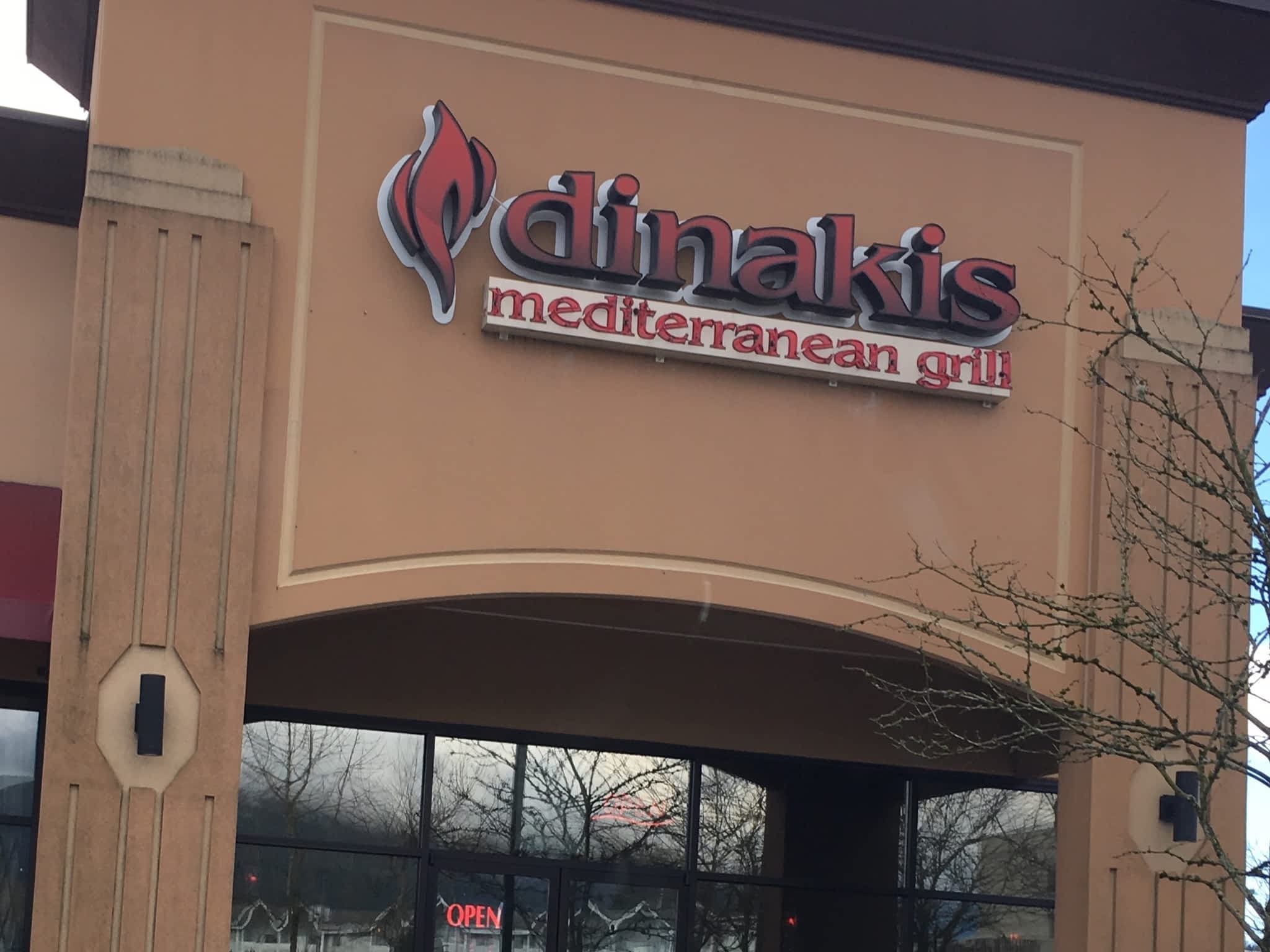 photo Dinakis Mediterranean Grill