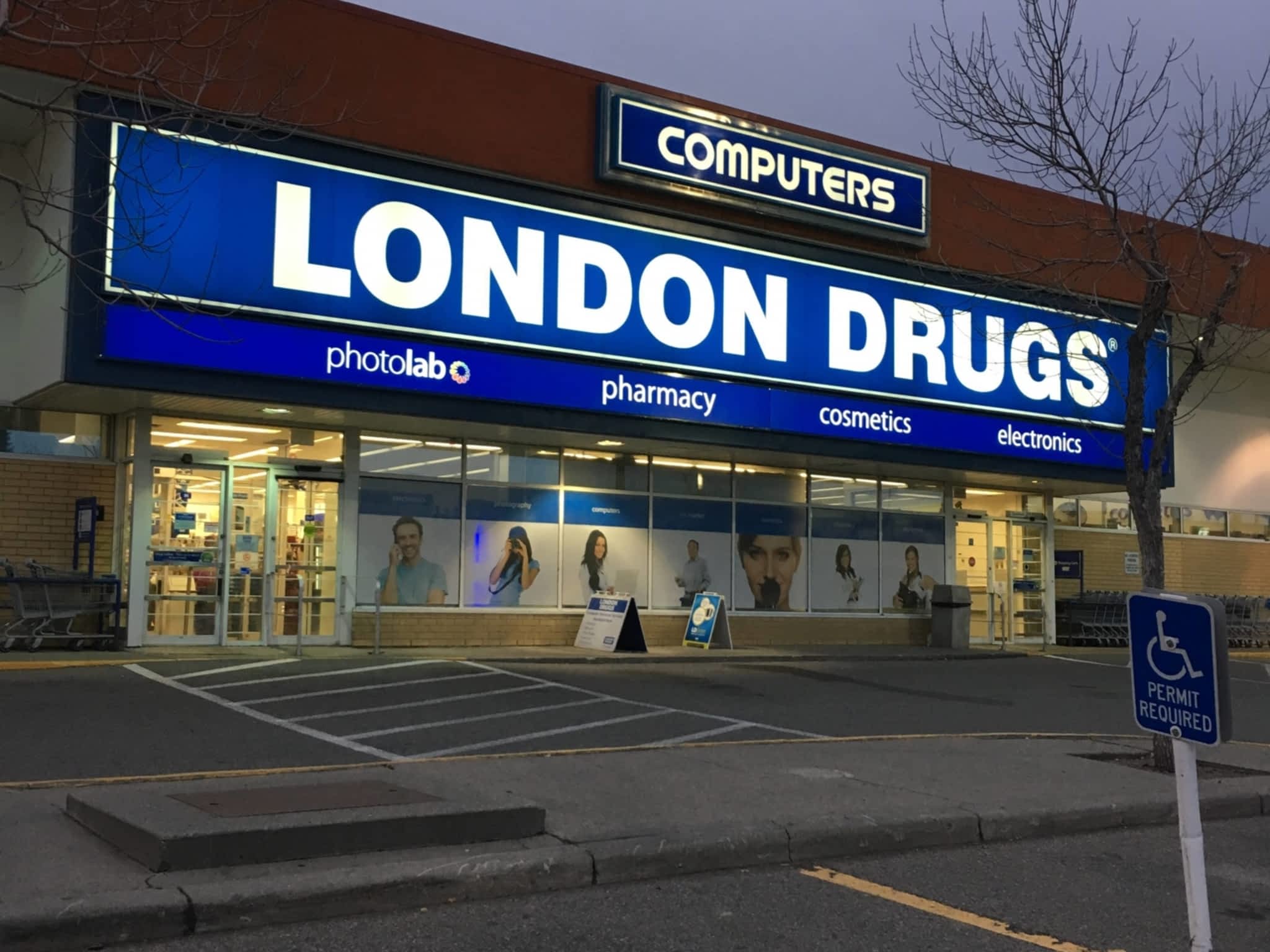 photo London Drugs Pharmacy