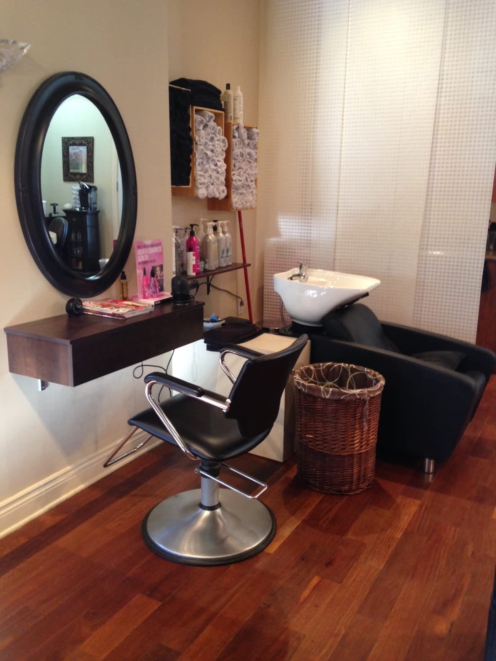 Salon De Coiffure Ellegance Elle Et Lui Horaire D Ouverture 23 Av De L Eglise Saint Sauveur Qc