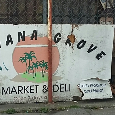 Banana Grove Market And Deli - Épiceries