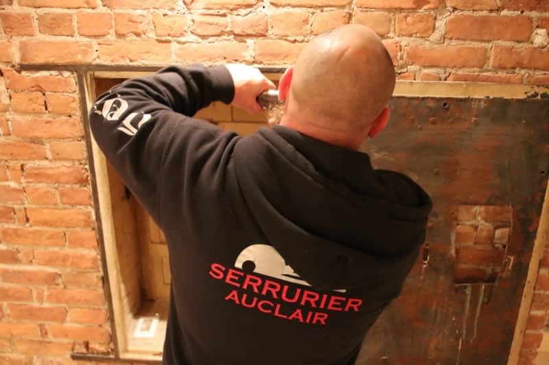 Serrurier Auclair, Installation de serrure