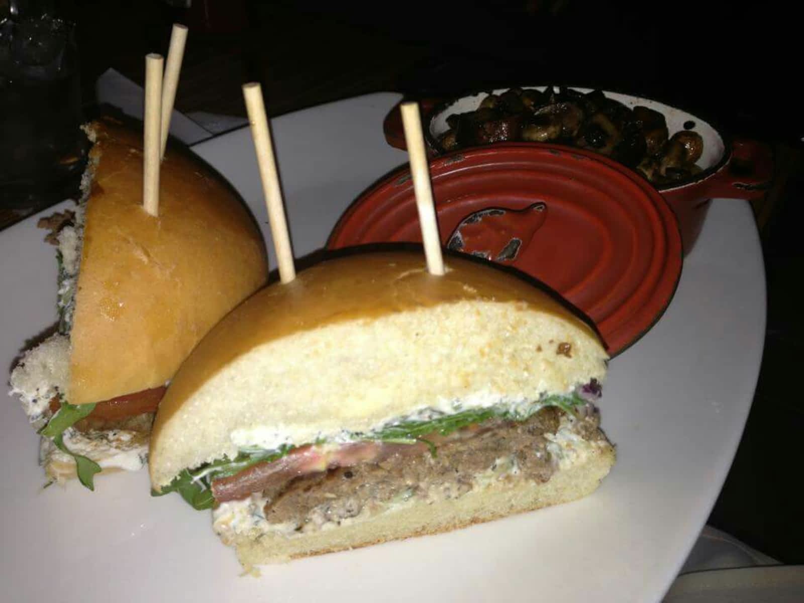 Table 51 Opening Hours 3035 boul le Carrefour, Laval, QC