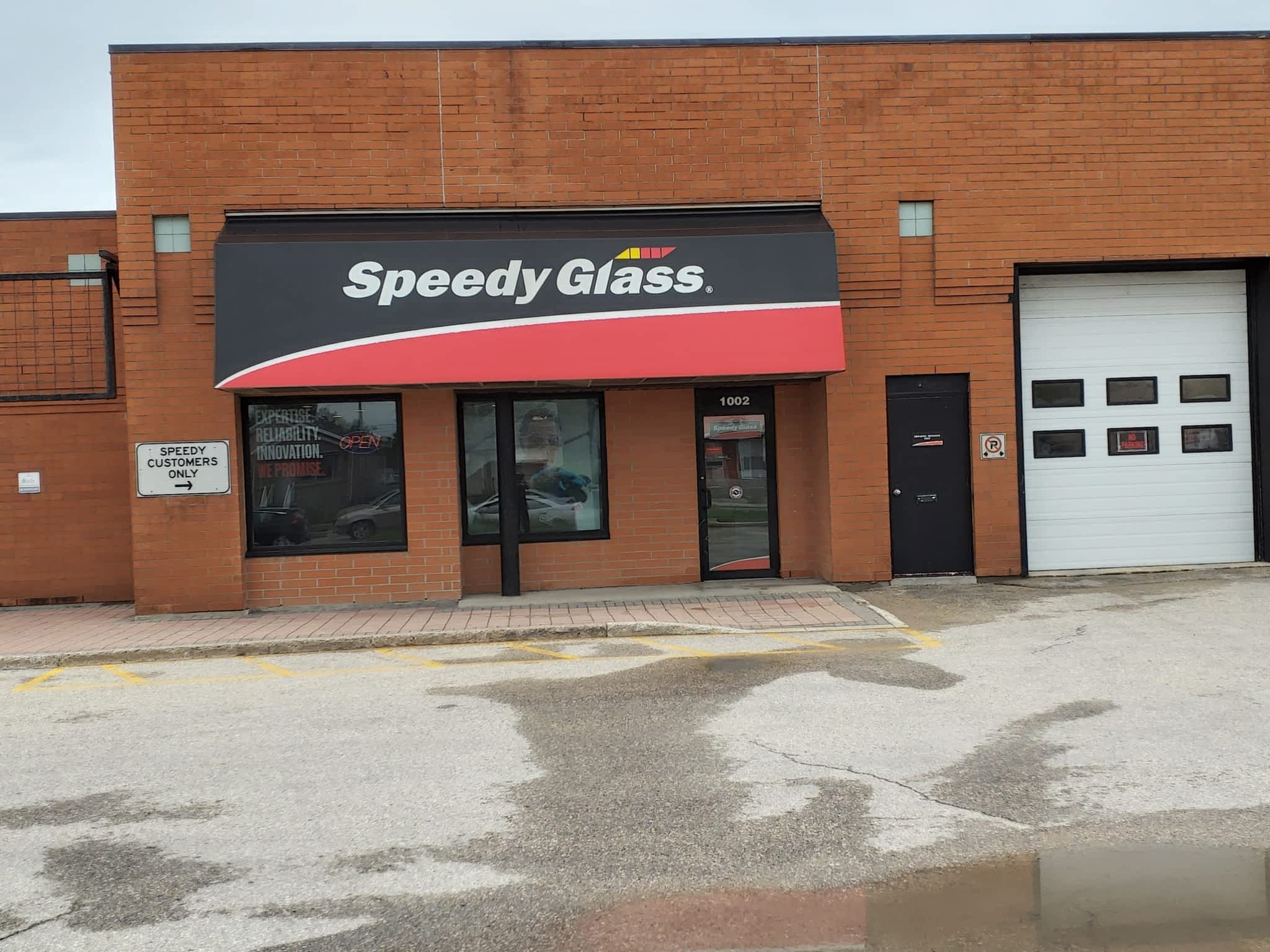 photo Speedy Glass Elmwood