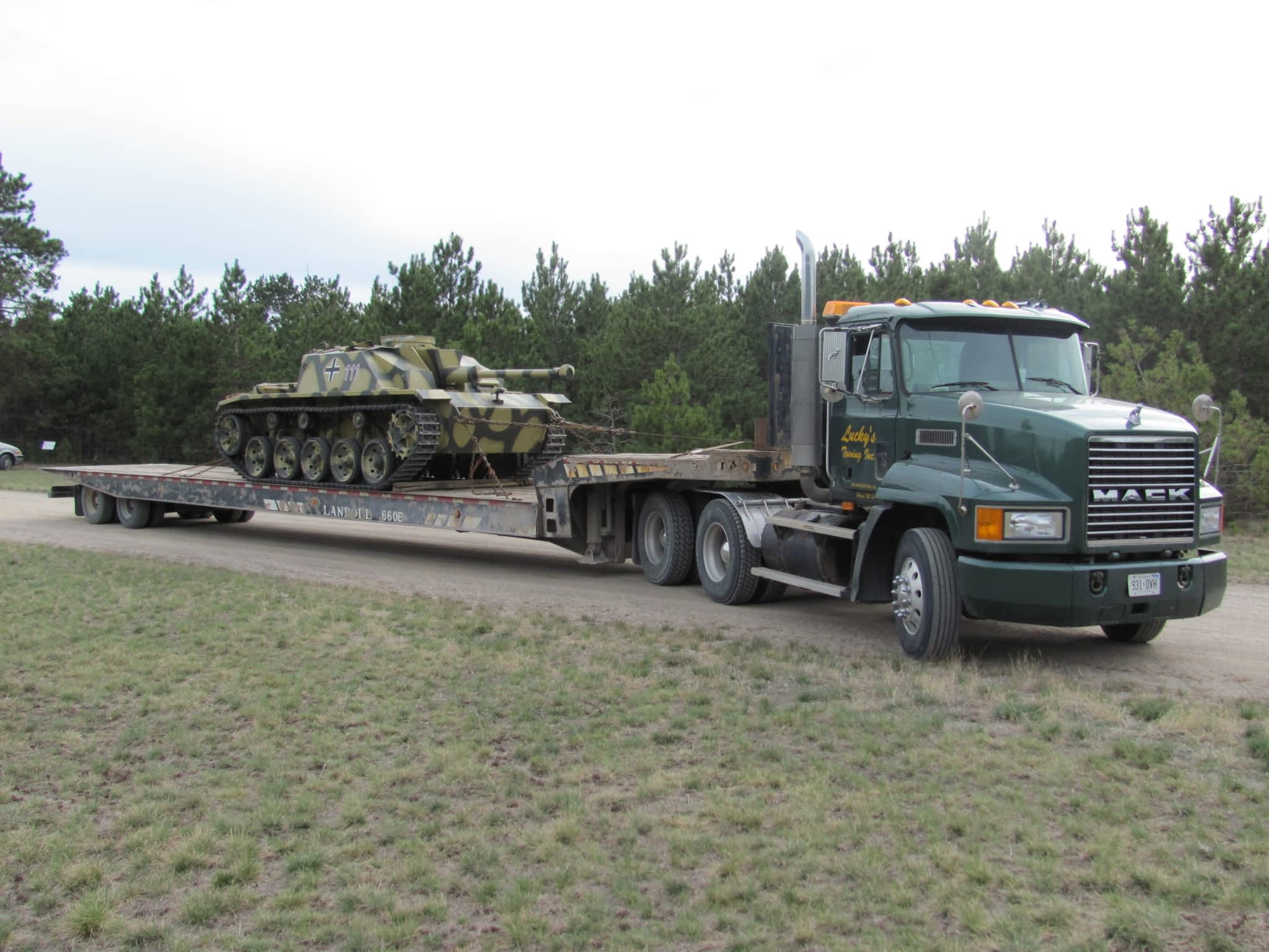 photo Lucky's Towing Inc