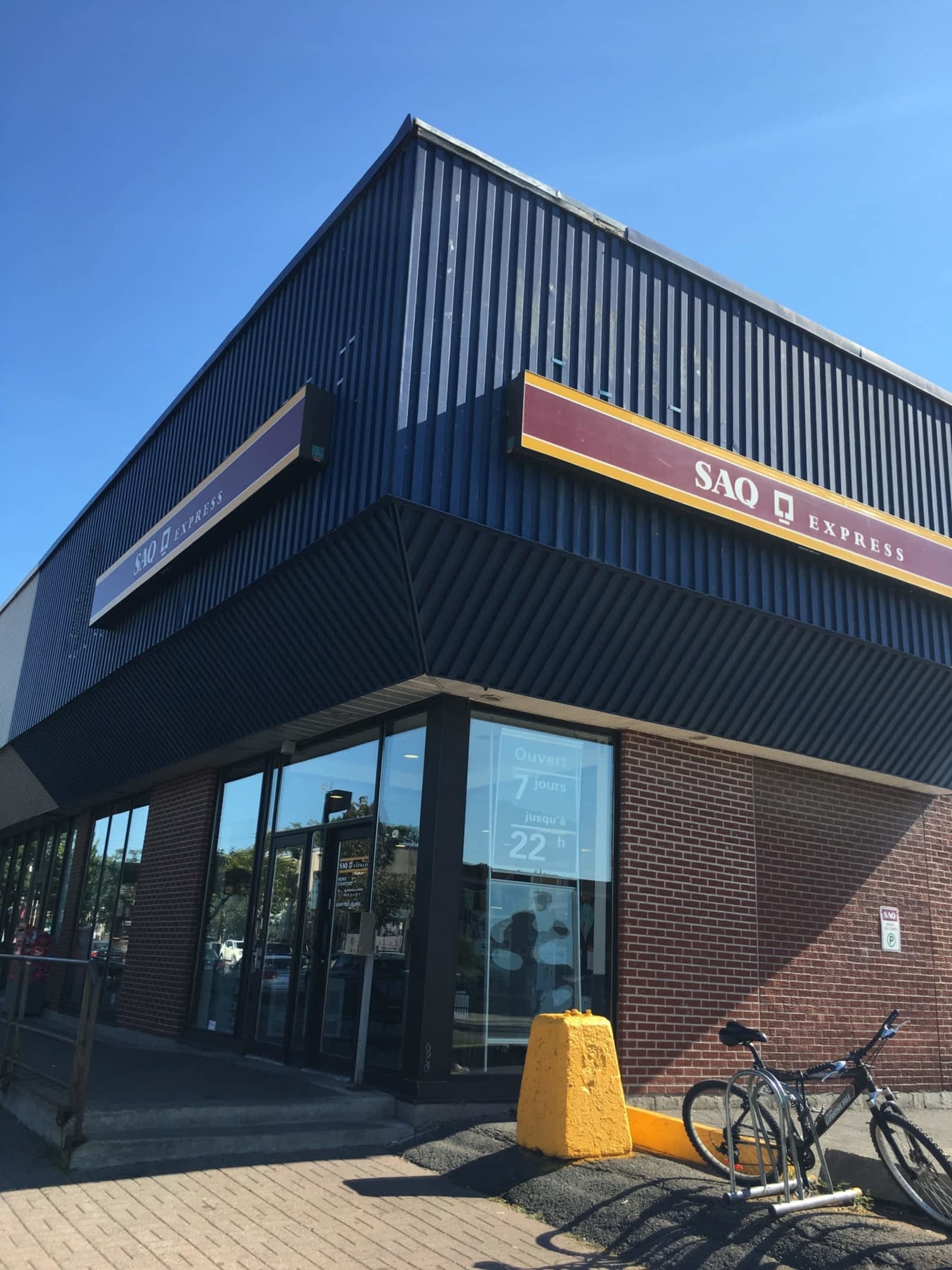 SAQ Express Opening Hours 954, boul Décarie, SaintLaurent, QC