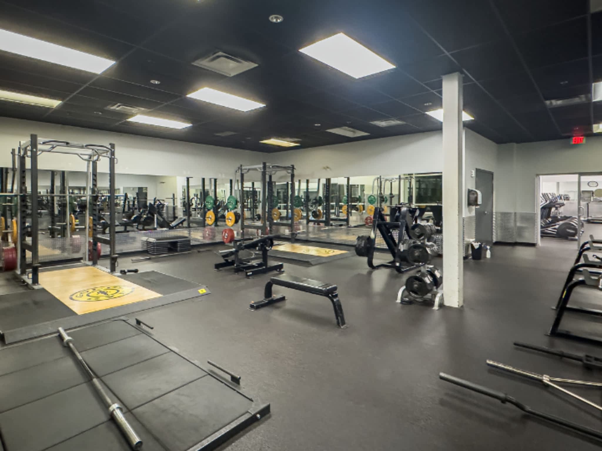photo Gold's Gym Langley