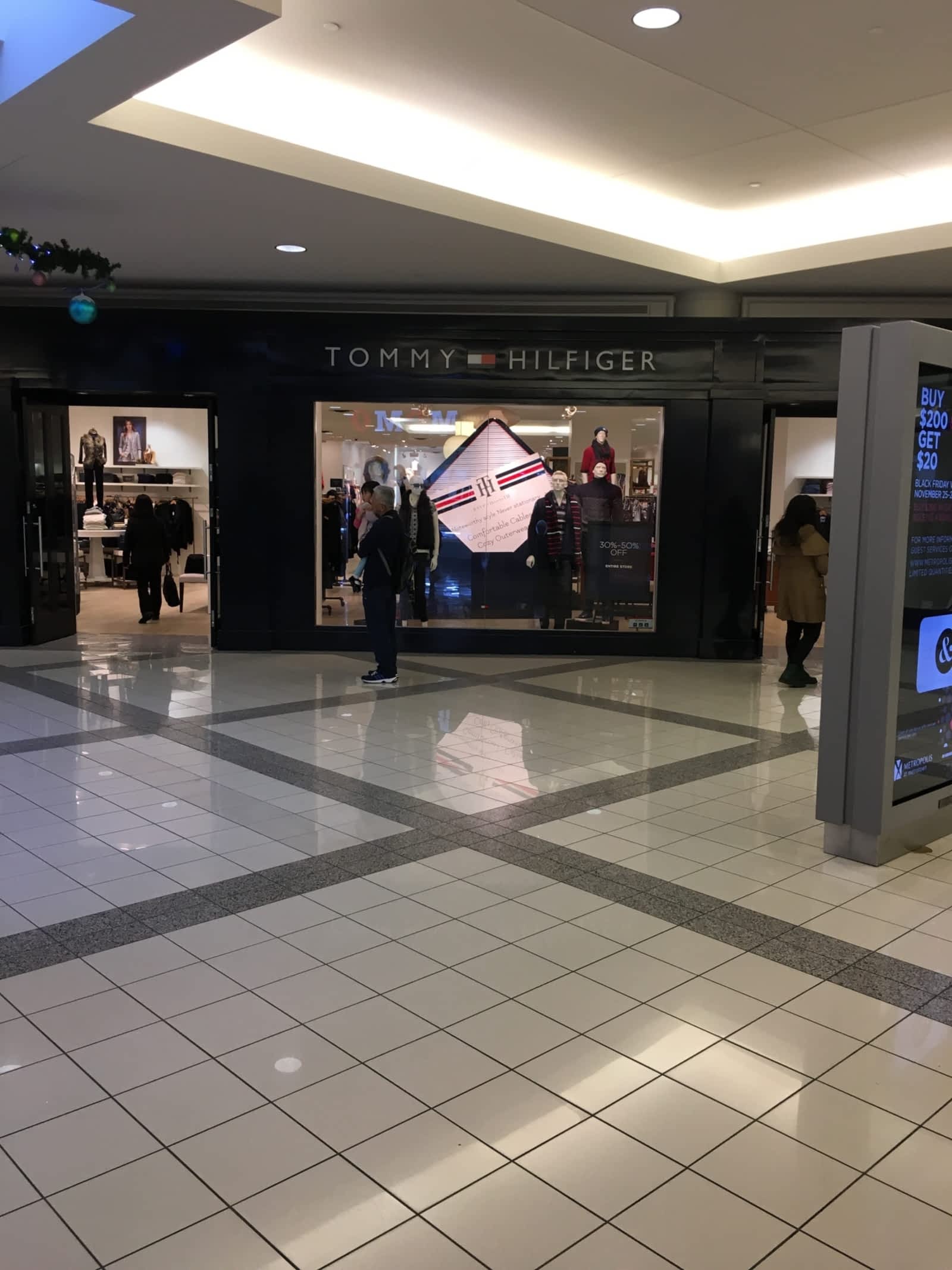 tommy hilfiger lougheed mall