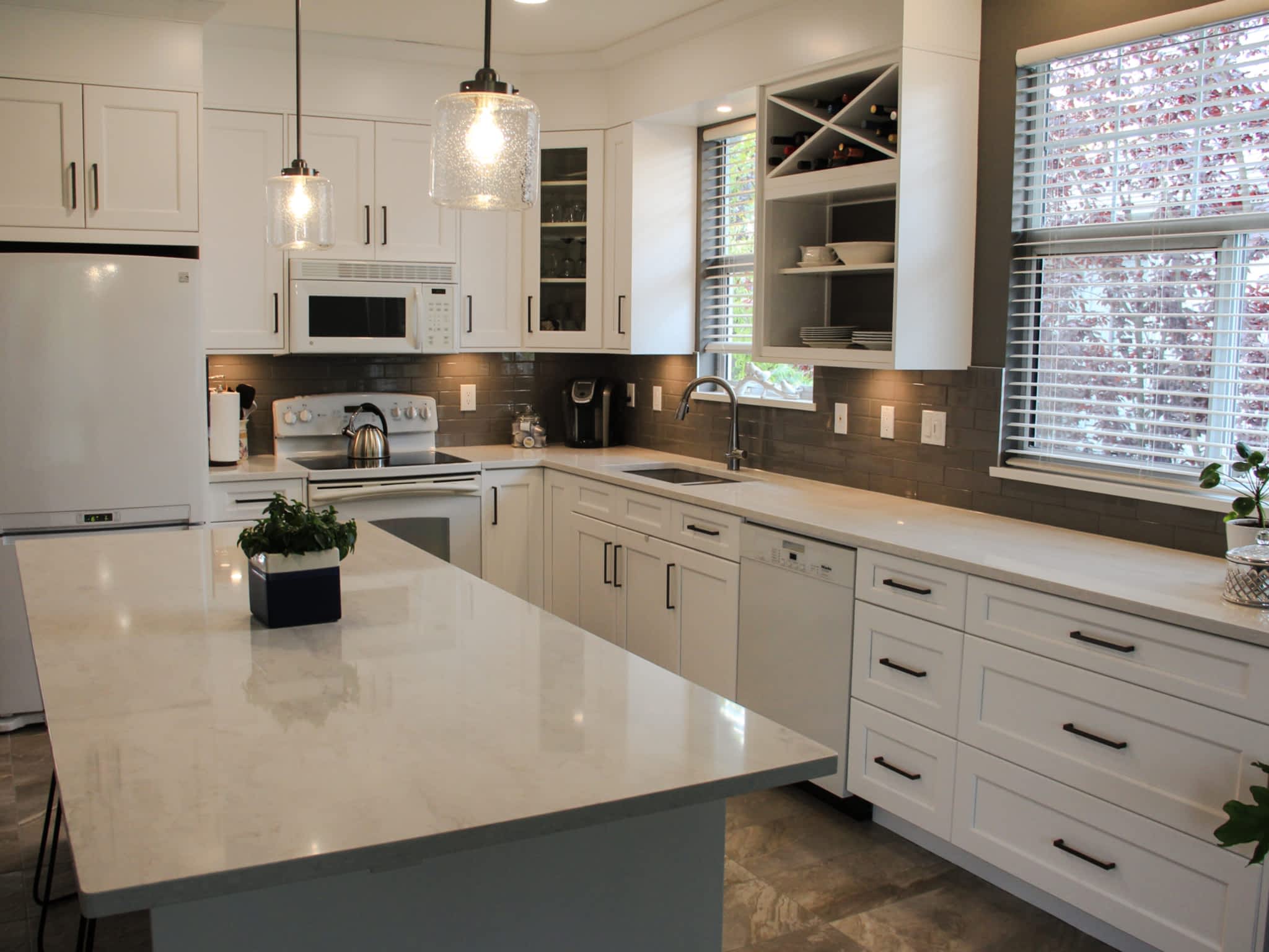 photo Kitchen Express Cabinets & Countertops