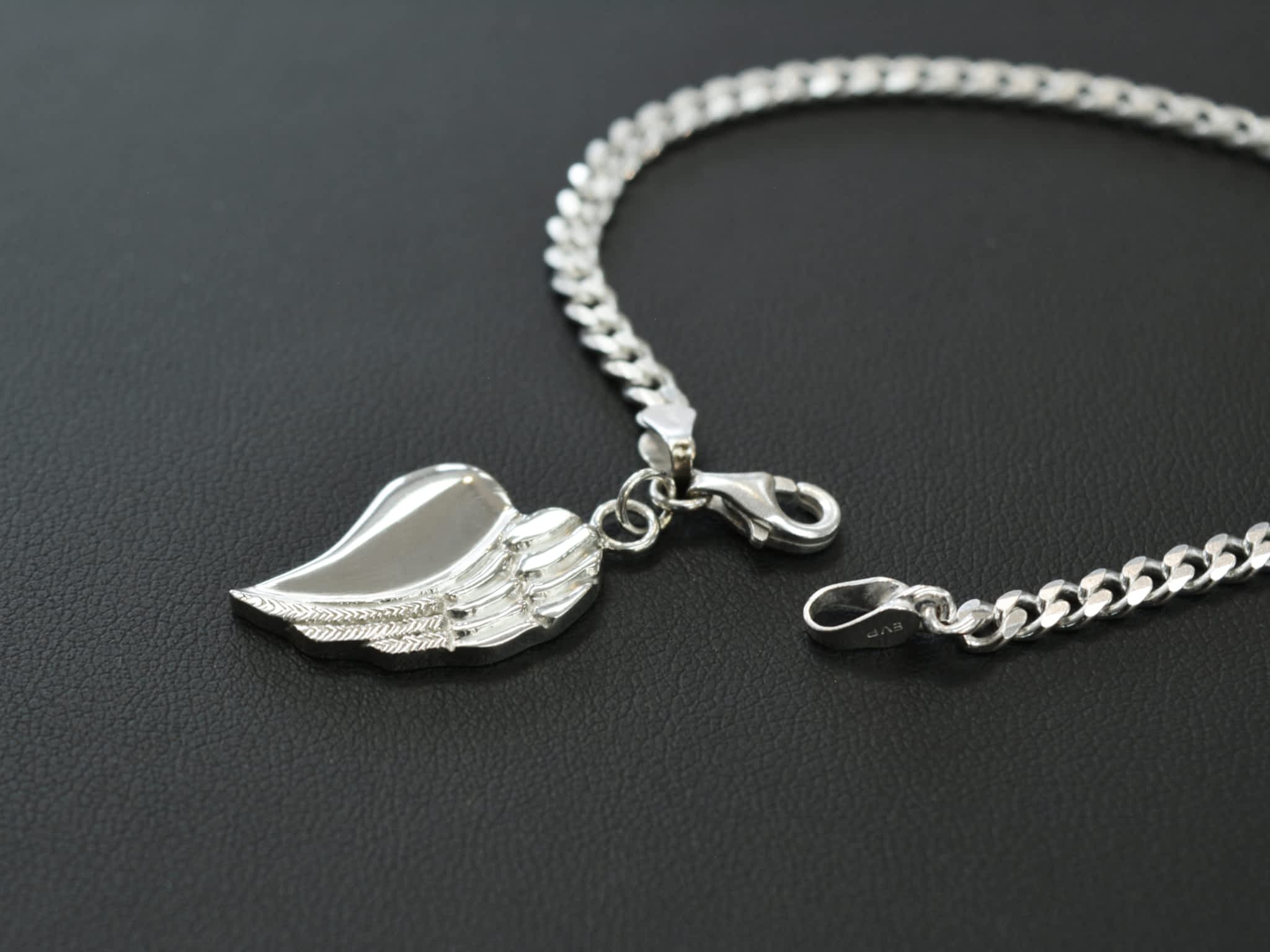 photo A & A Engraving/Jewellers