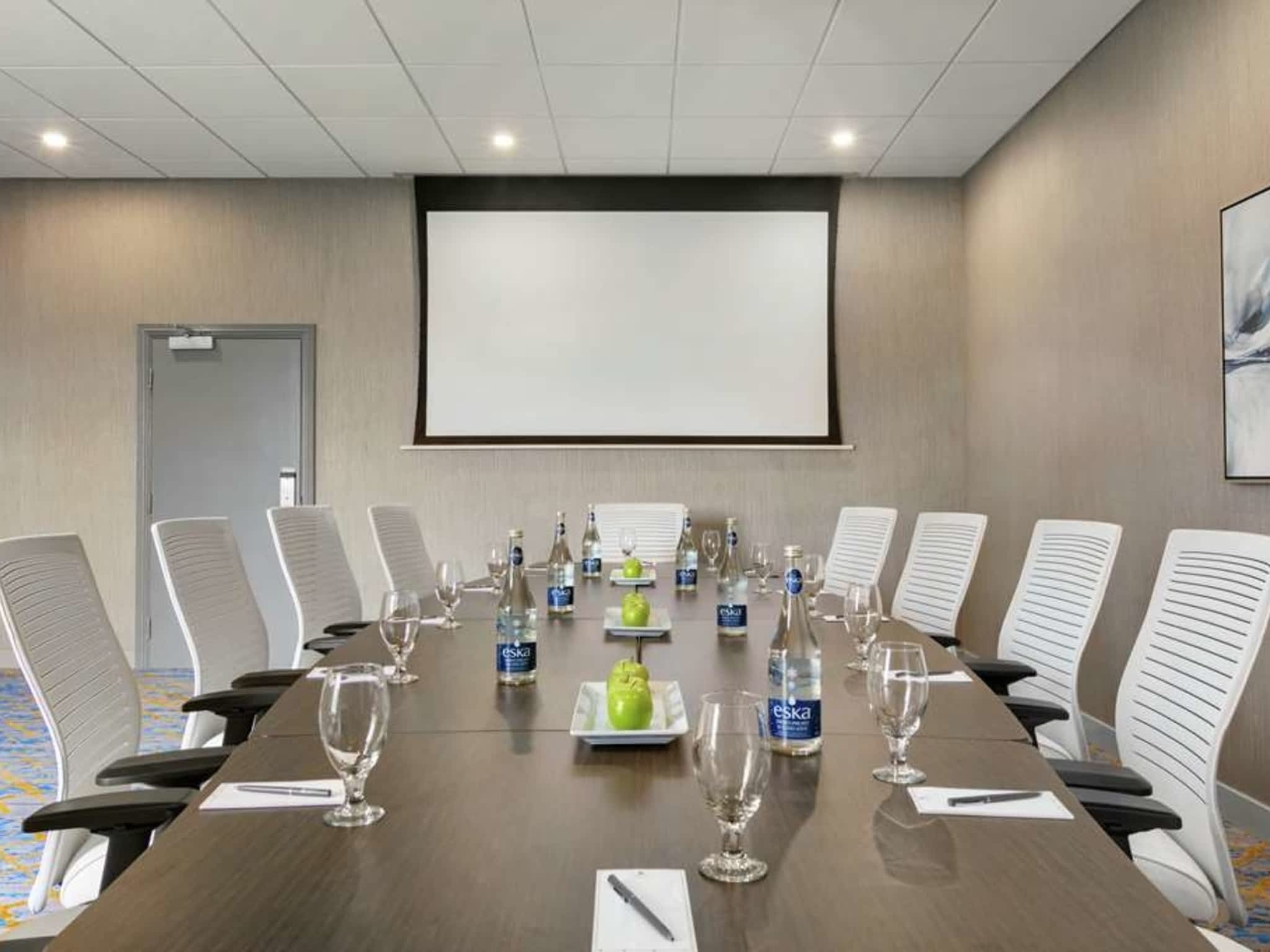 photo Embassy Suites by Hilton Montreal Airport