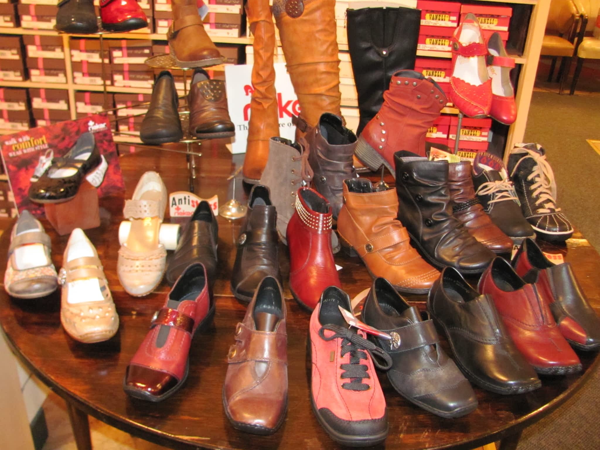 Kennell�s Shoes Limited Kamloops, BC 249 Victoria St