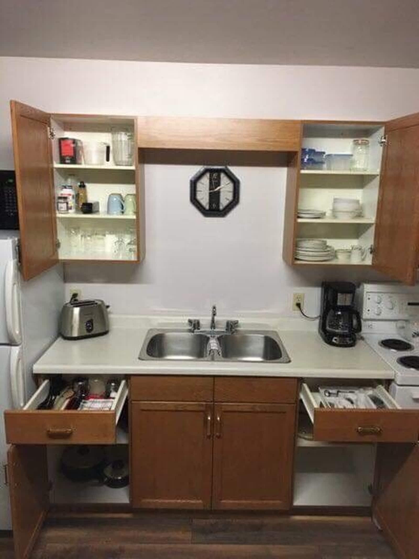 Bigfoot Motel Kitchenette Suites Opening Hours 239 Main St