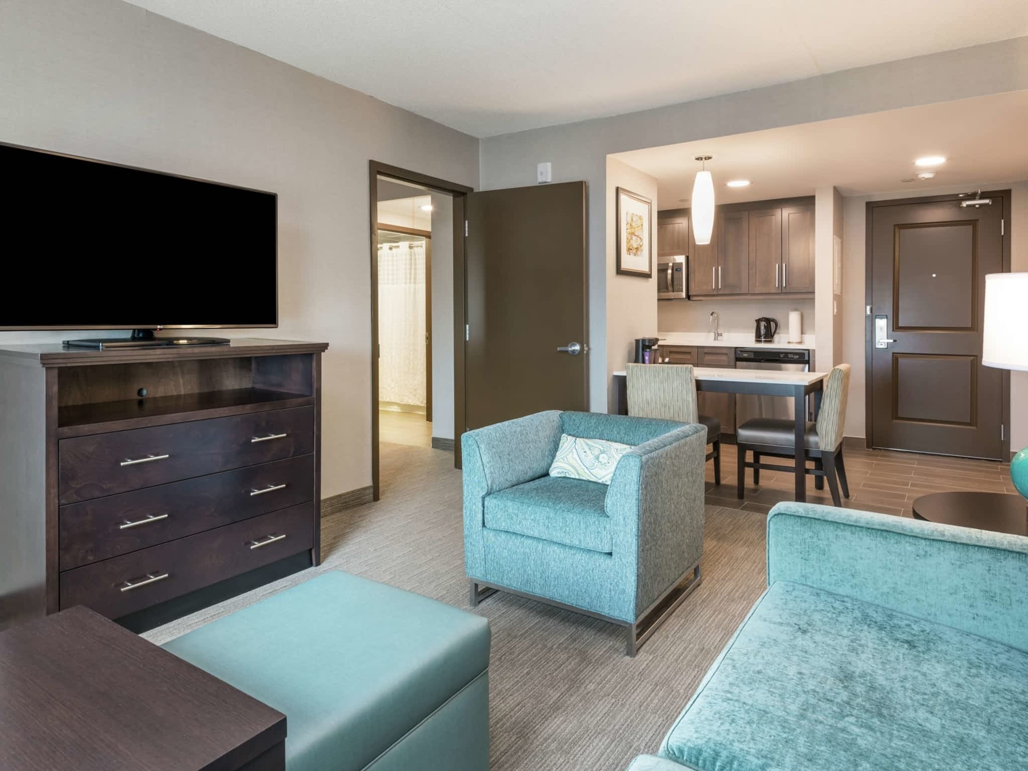 Homewood Suites by Hilton Ottawa Airport  Ottawa, ON  3605 Paul Anka