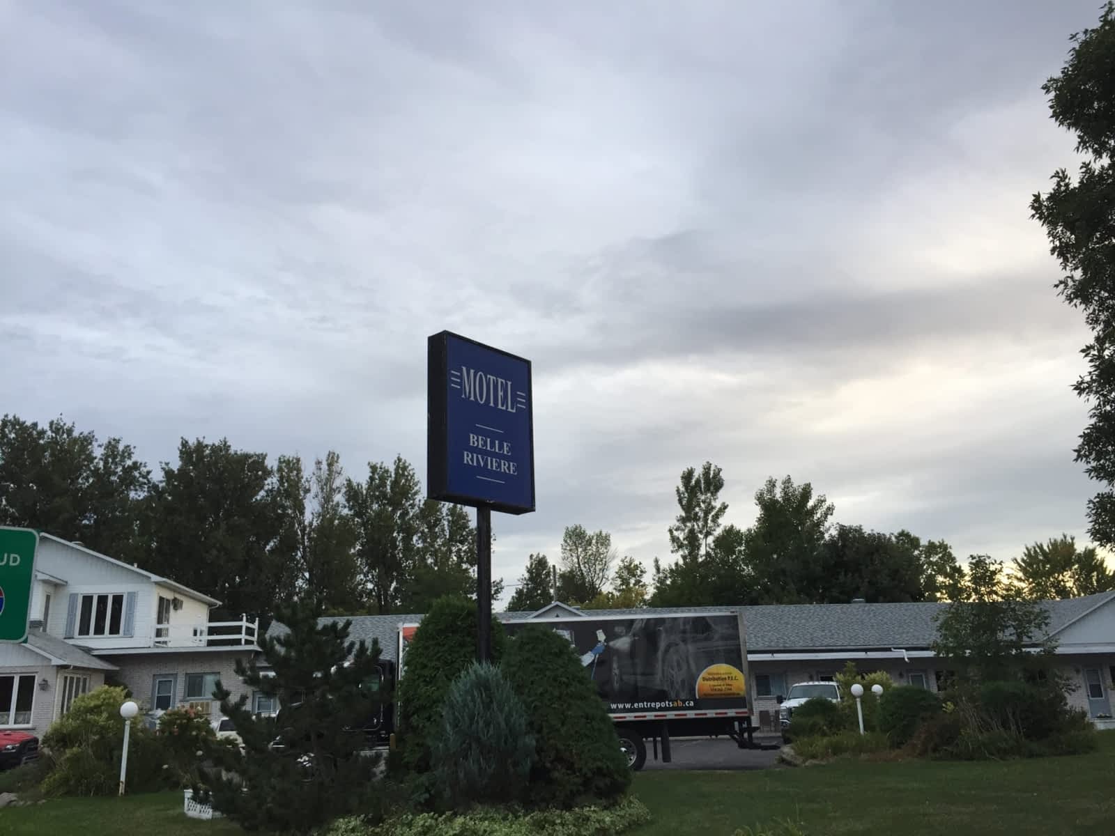 Motel Belle Rivière - 93, ch des Patriotes E, Saint-Jean-Sur-Richelieu, QC