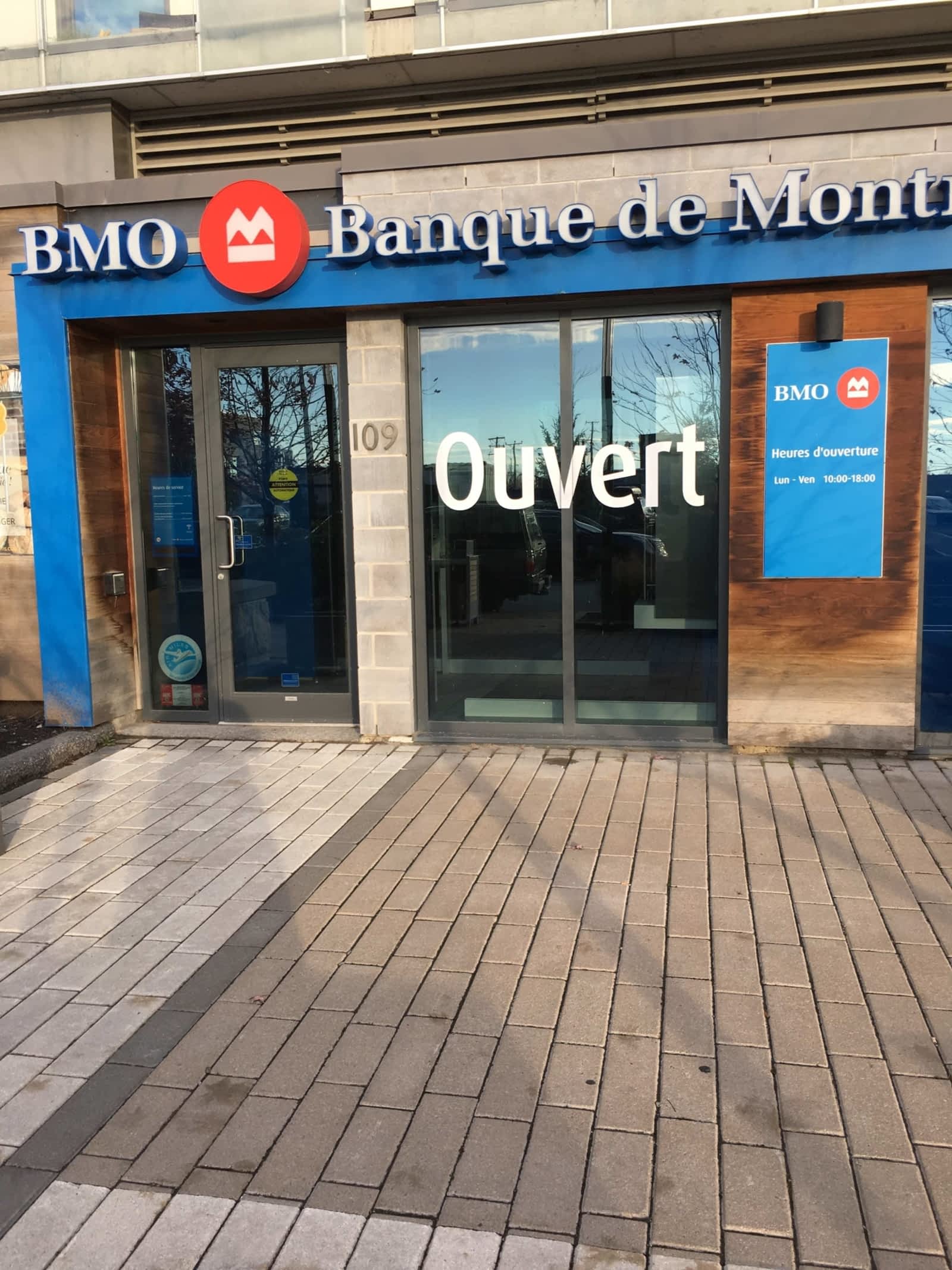 bmo hours montreal