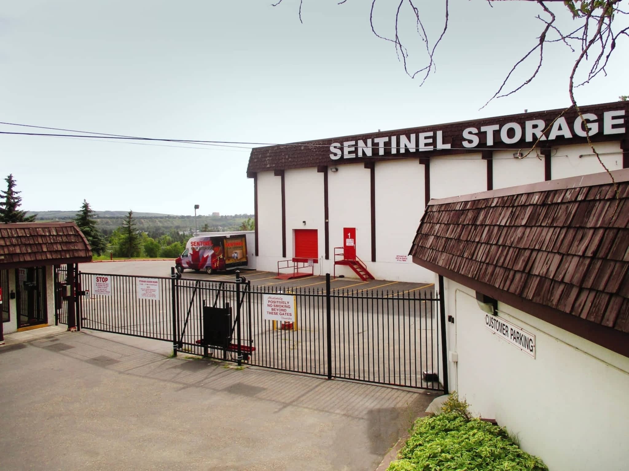 photo Sentinel Storage - Calgary West (Self-Serve)