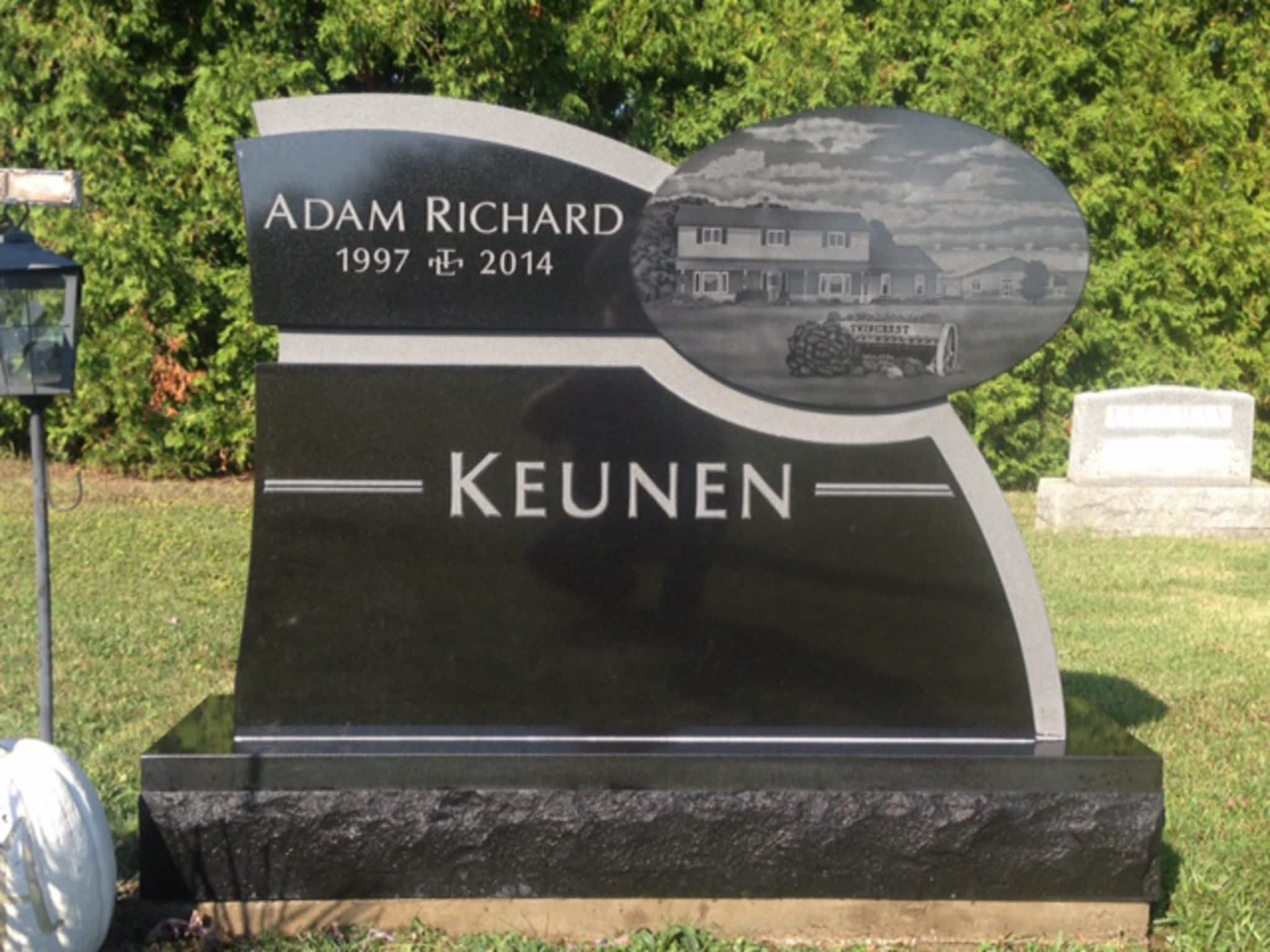 photo Bradfield Monuments