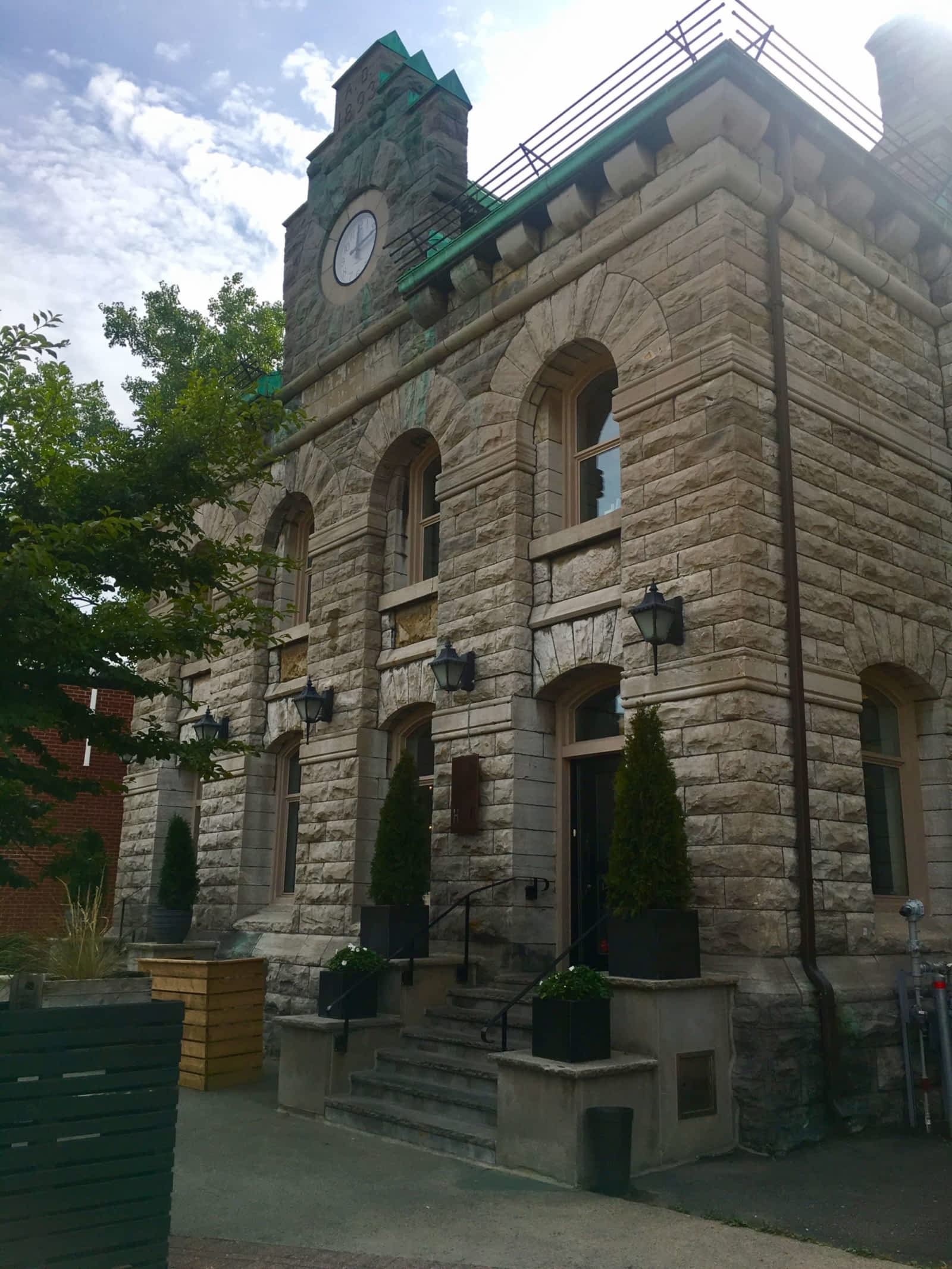 H4C Place StHenri Menu, Horaire et Prix 538 Place SaintHenri