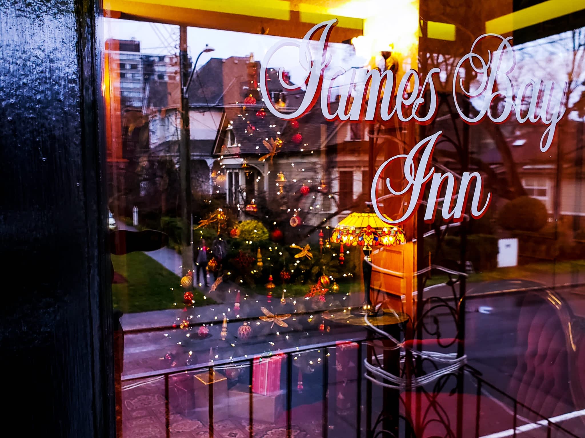 photo James Bay Inn Hotel & Suites