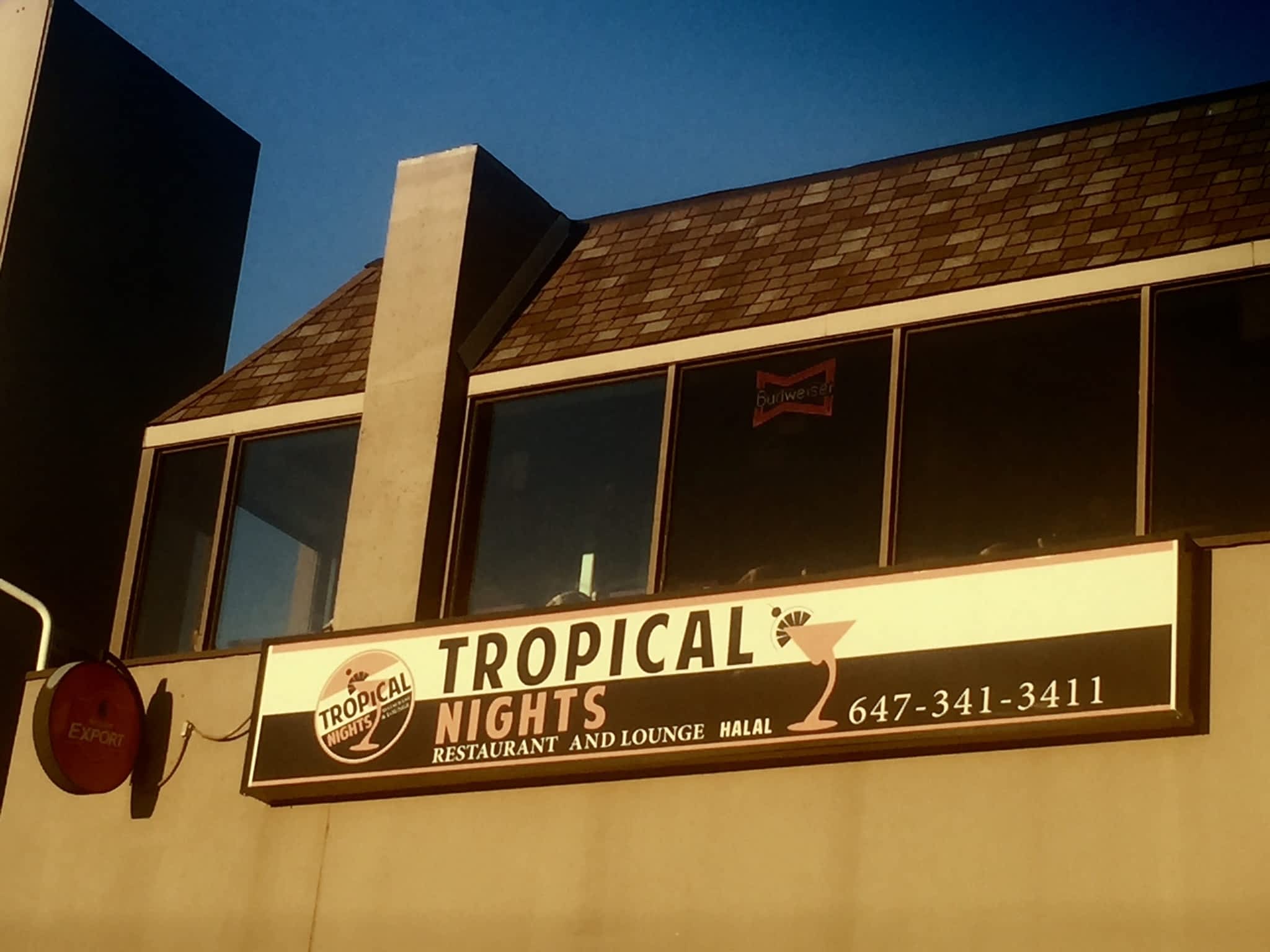 photo Tropical Nights Restaurant & Lounge