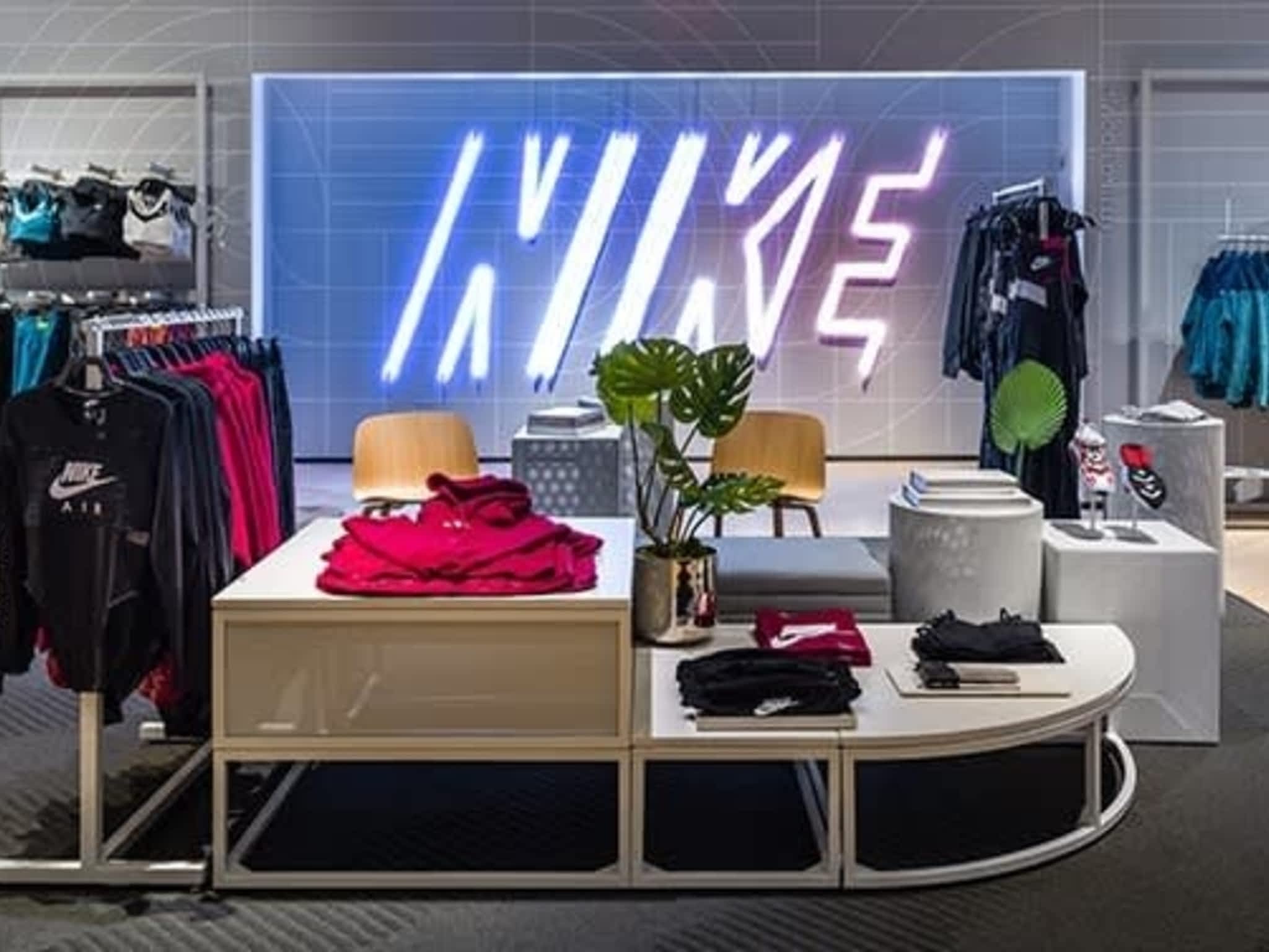 photo Nike Factory Store - Kitchener