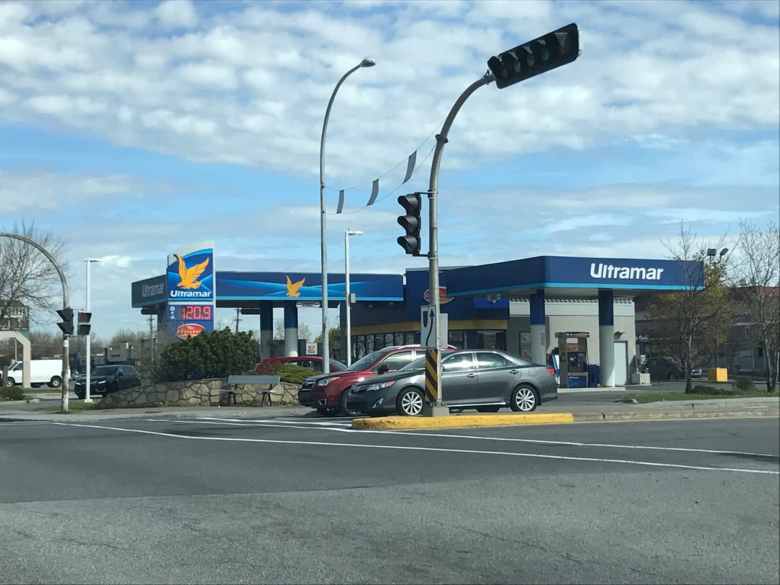 Ultramar Horaire d'ouverture 3335, boul des Sources, Dollarddes