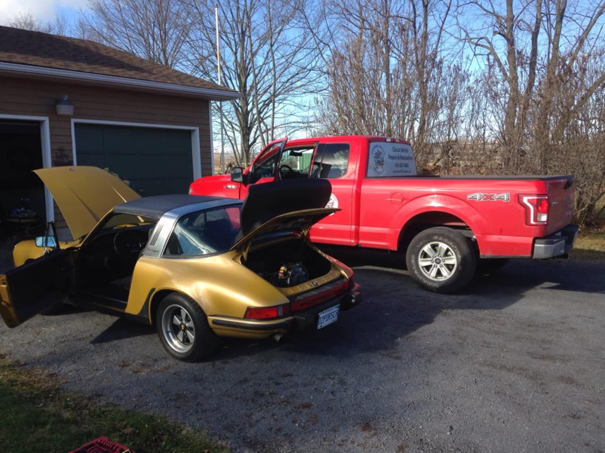 photo Classic Vehicle Mechanic